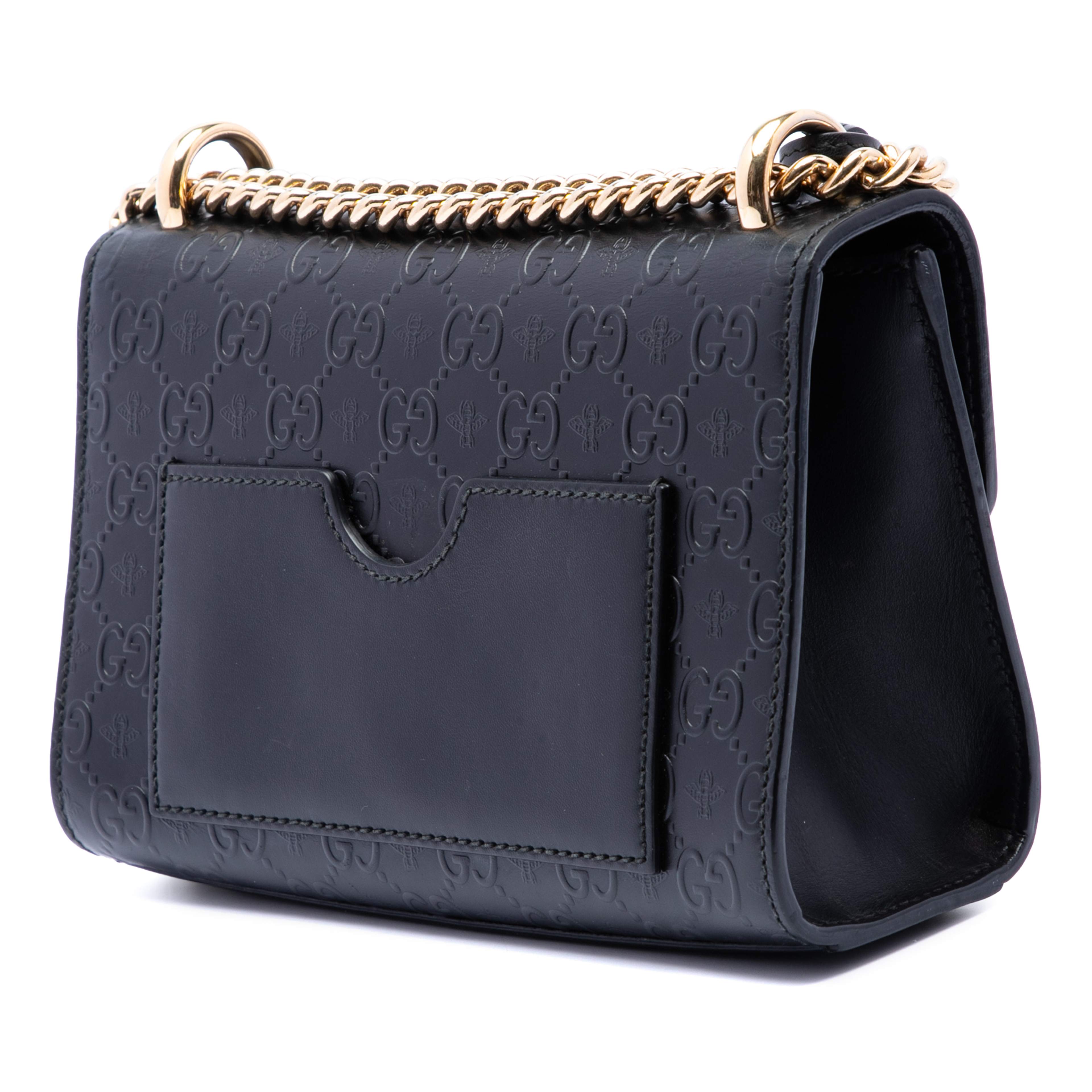 Gucci Small Guccissima Padlock Crossbody, från Luxclusif, i färgen svart. Klicka för att öppna bilden i stort format