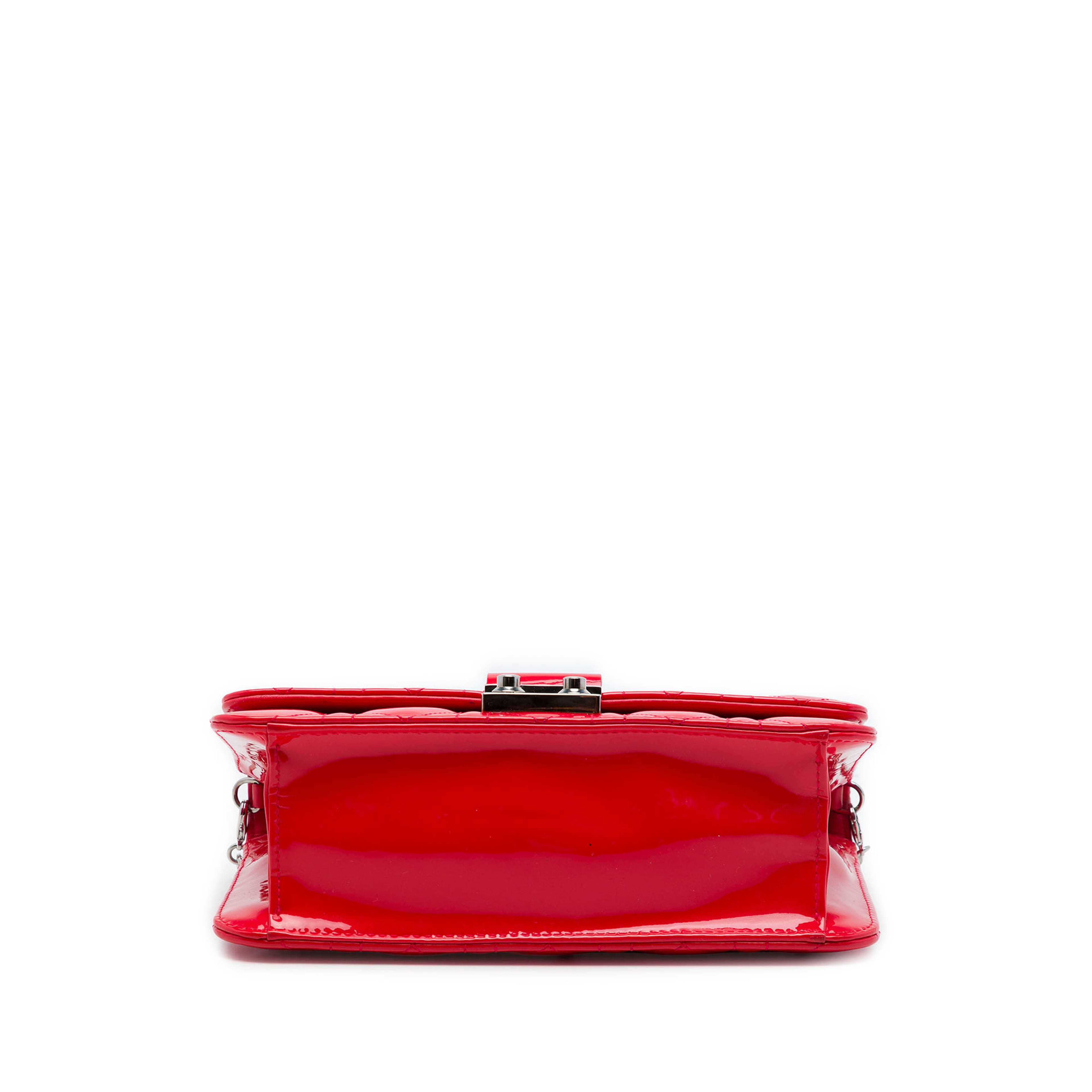 Dior Patent Cannage Miss Dior Promenade Crossbody, från Luxclusif, i färgen röd. Klicka för att öppna bilden i stort format