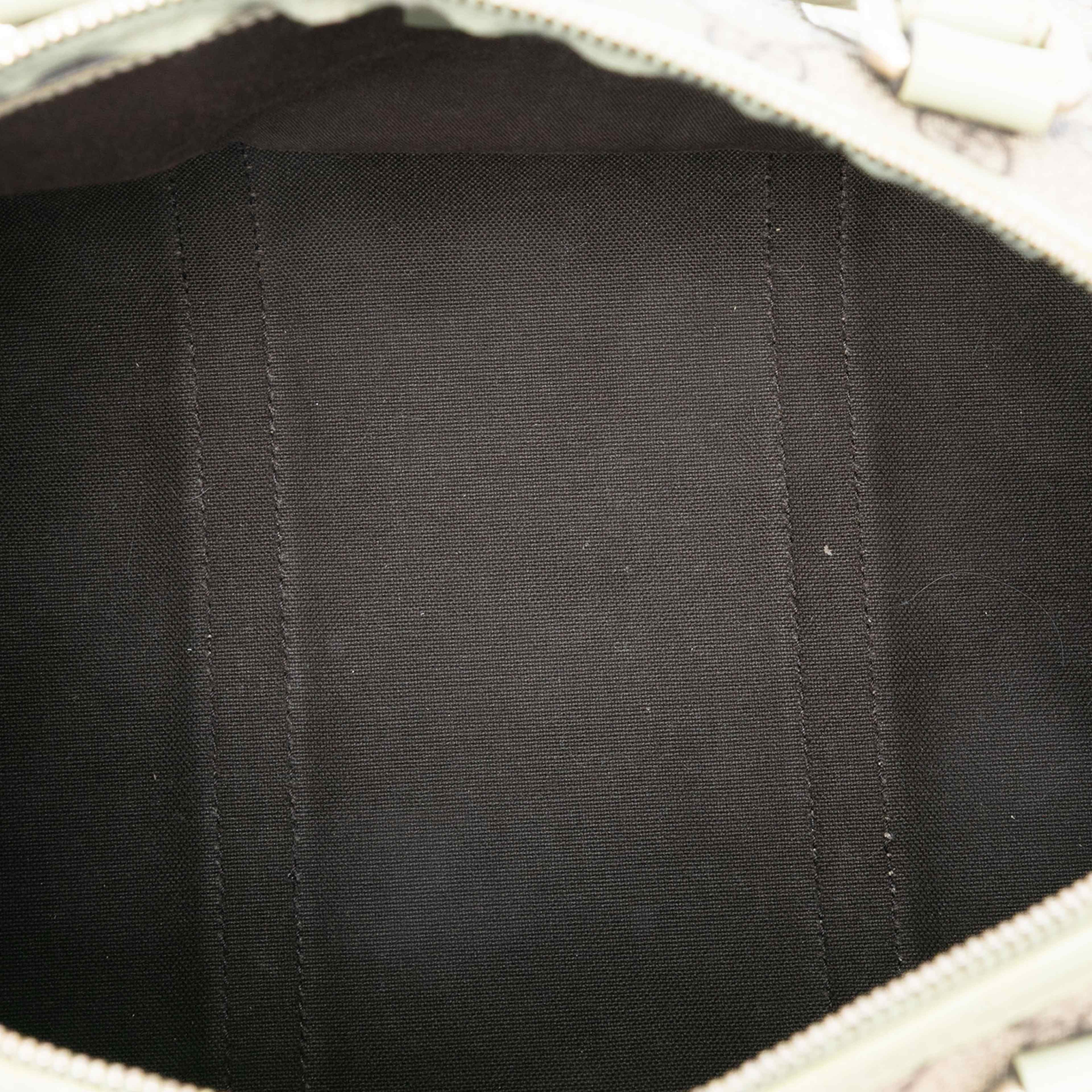 Gucci Medium Gg Supreme Joy Boston Bag, från Luxclusif, i färgen beige. Klicka för att öppna bilden i stort format