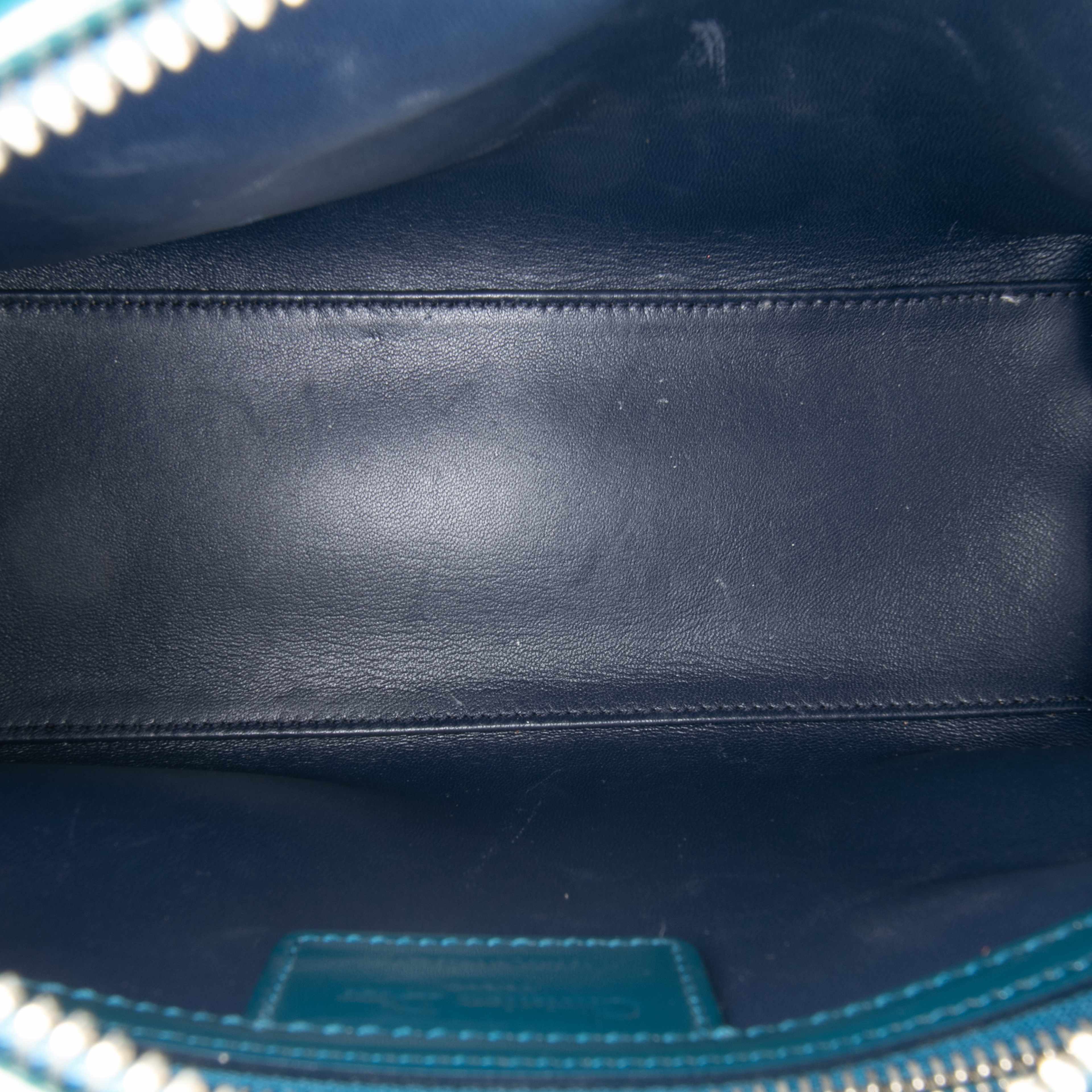 Dior Medium Patent Lady Dior, från Luxclusif, i färgen dark green. Klicka för att öppna bilden i stort format