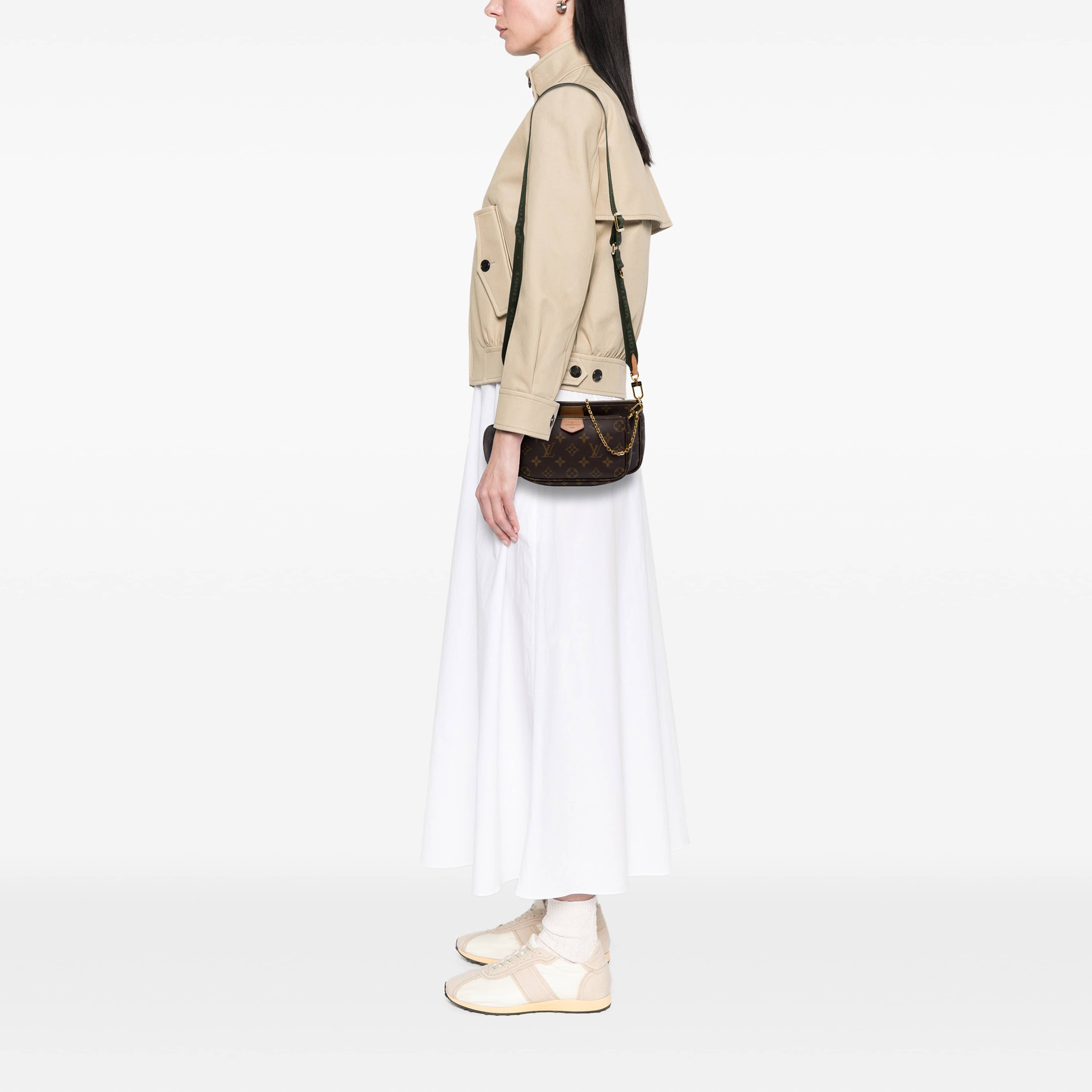 Louis Vuitton Monogram Multi Pochette Accessoires, från Luxclusif, i färgen brun. Klicka för att öppna bilden i stort format