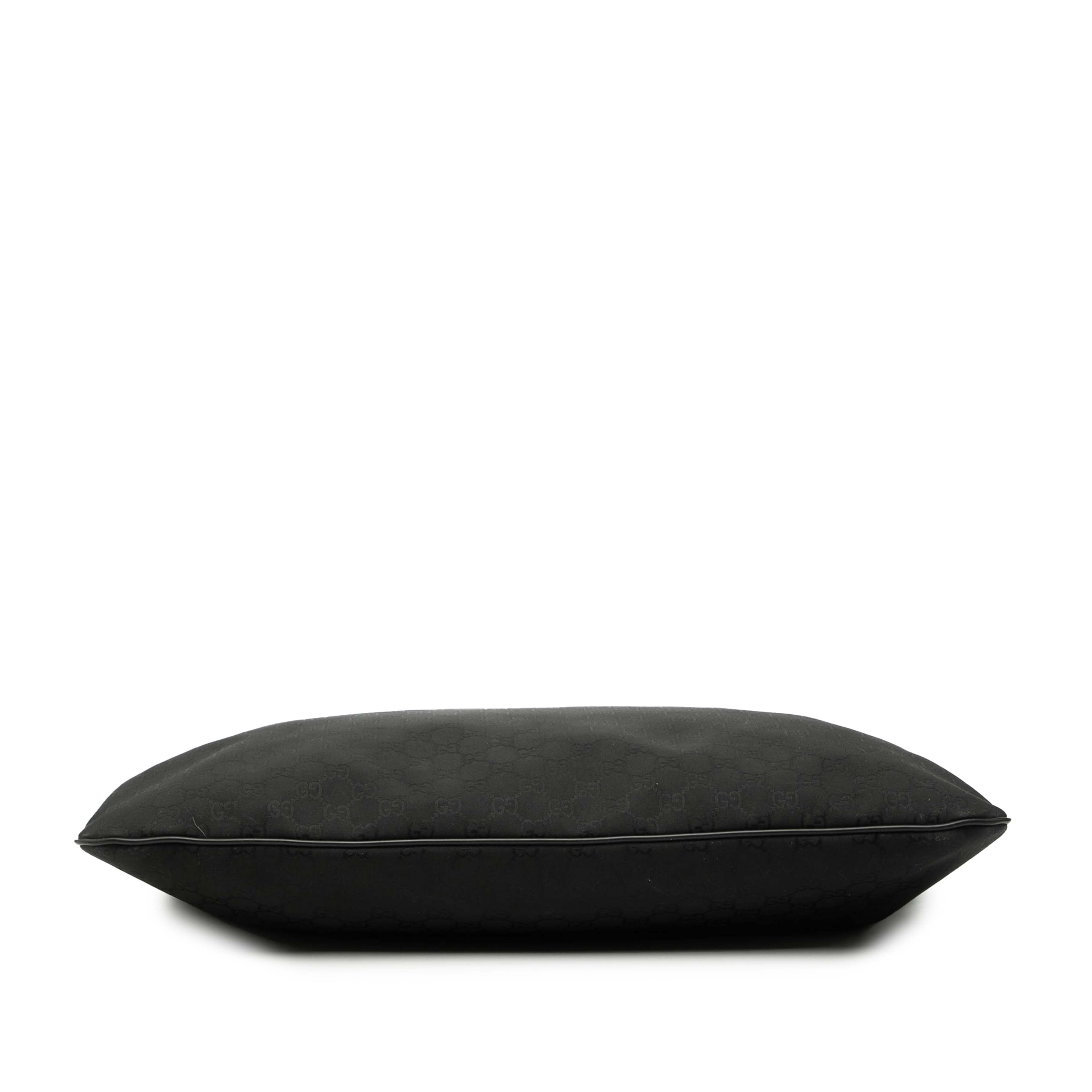 Gucci Gg Nylon Crossbody, från Luxclusif, i färgen black. Klicka för att öppna bilden i stort format