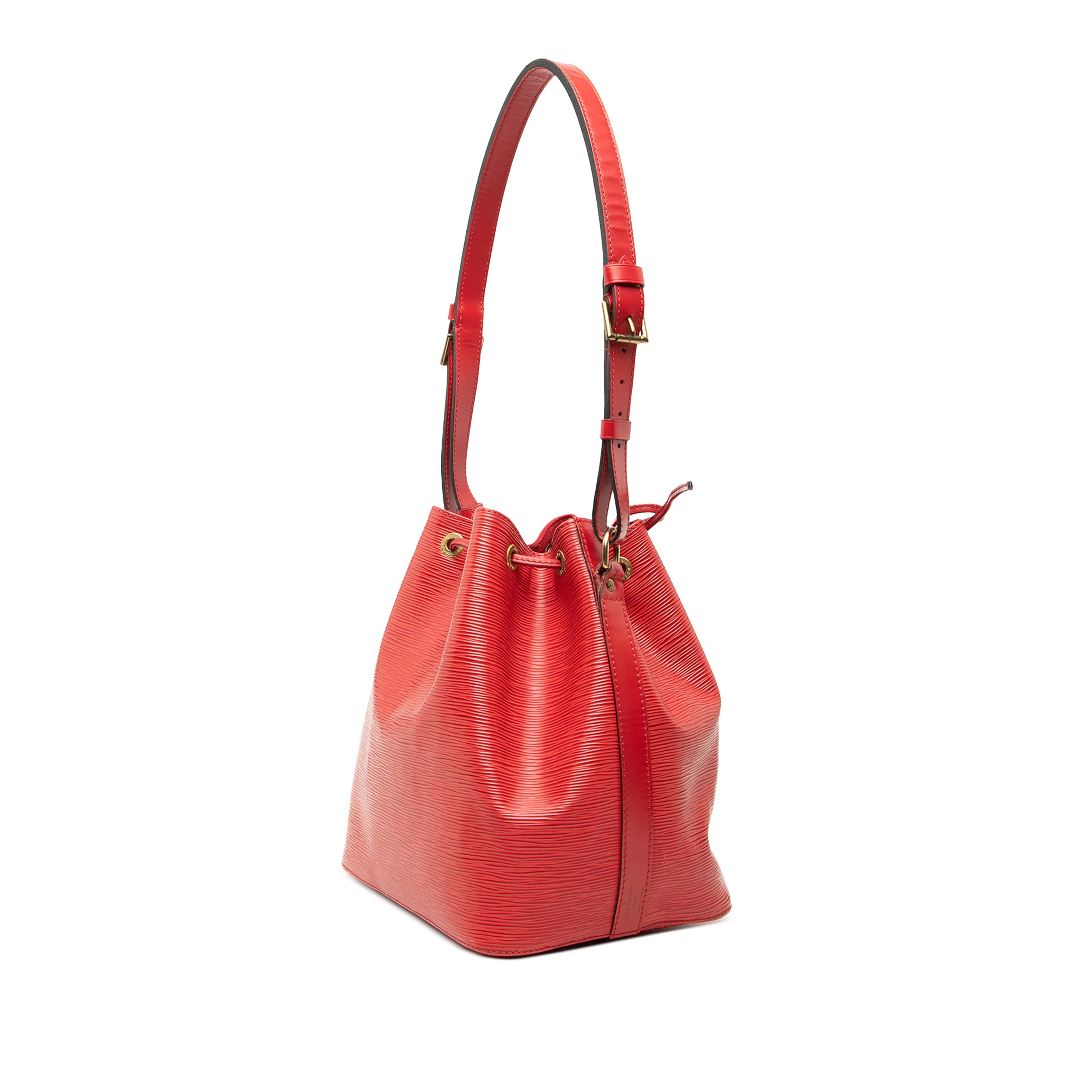 Louis Vuitton Epi Petit Noe, från Luxclusif, i färgen röd. Klicka för att öppna bilden i stort format