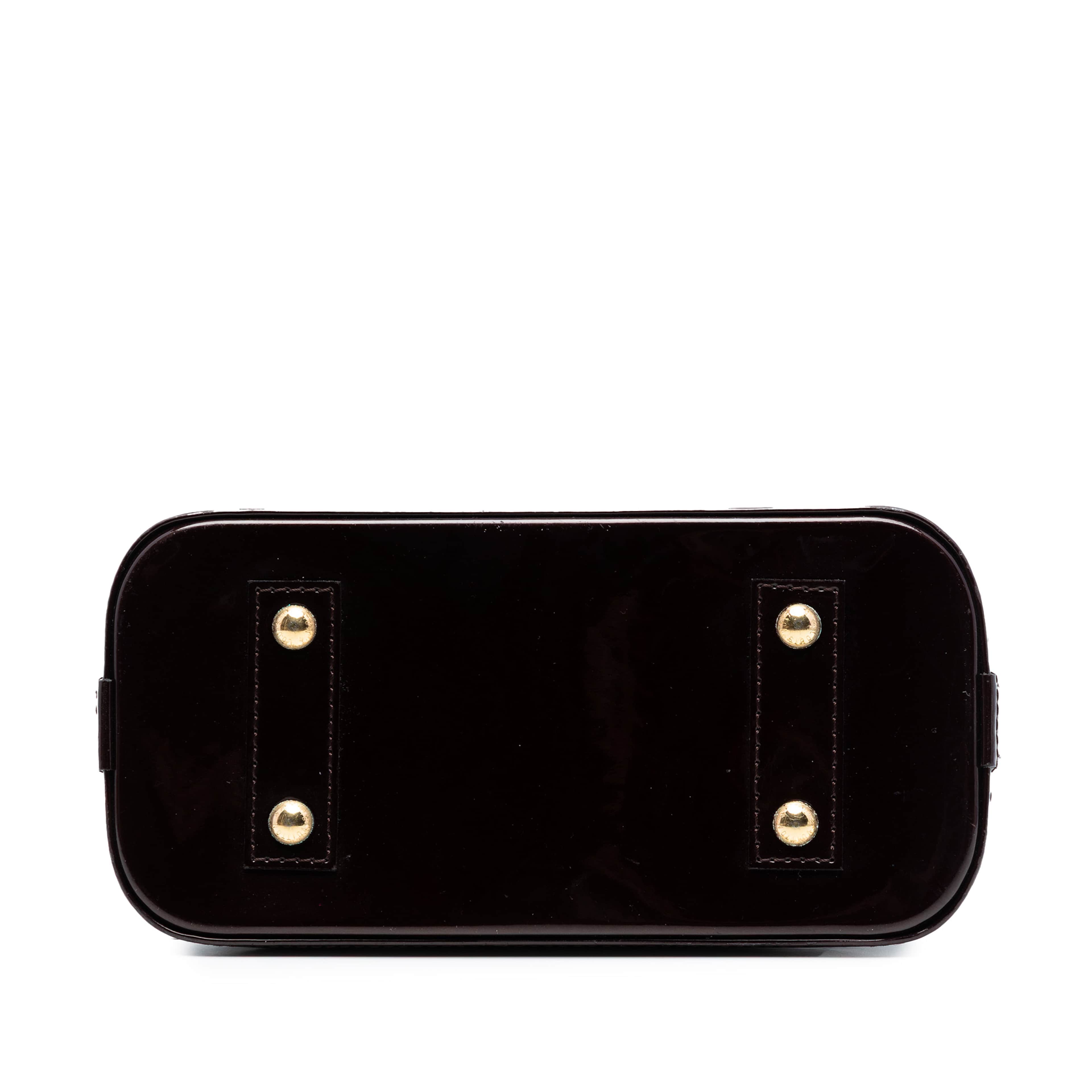 Louis Vuitton Monogram Vernis Alma Bb, från Luxclusif, i färgen purpur. Klicka för att öppna bilden i stort format