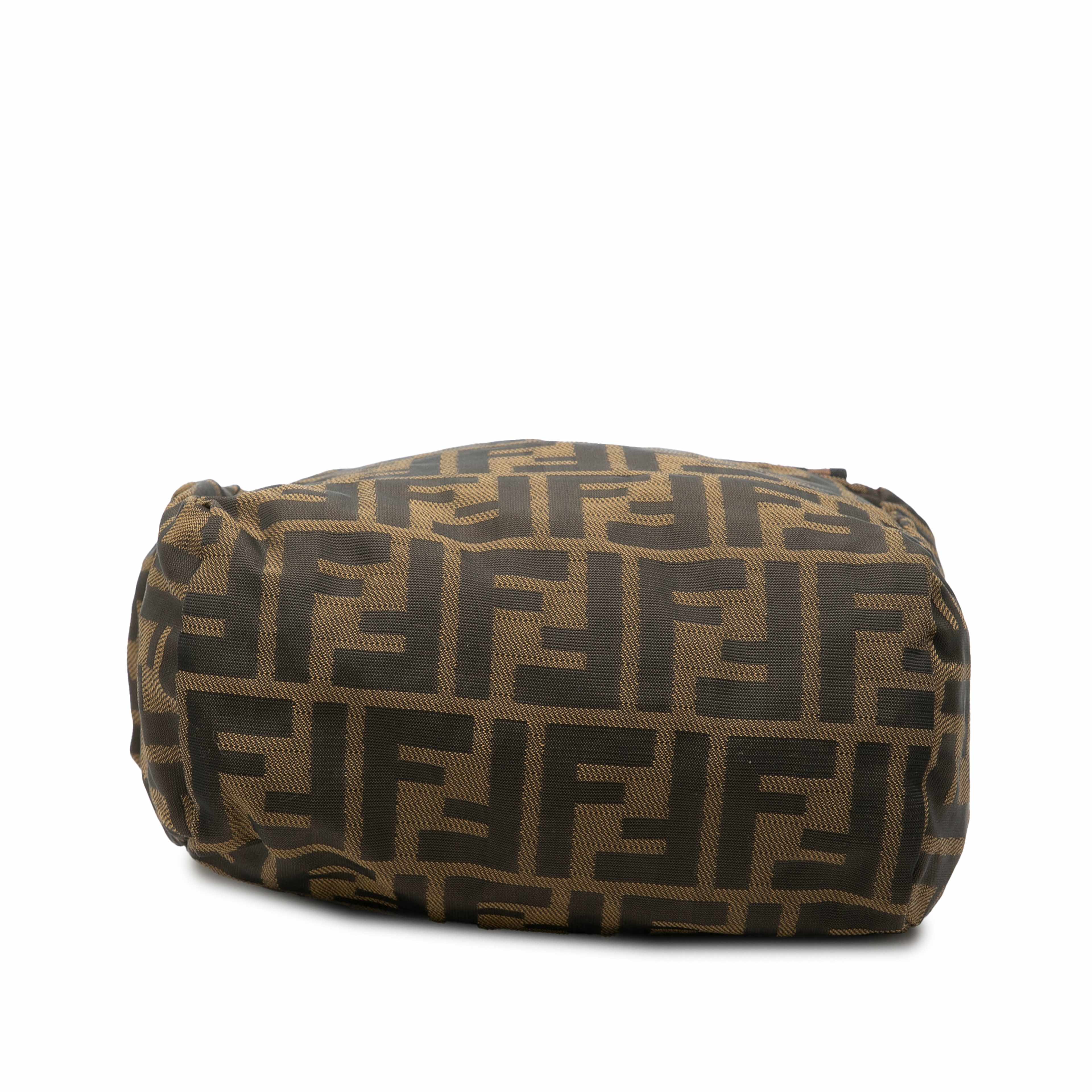 Fendi Mini Zucca Canvas Handbag, från Luxclusif, i färgen brown. Klicka för att öppna bilden i stort format