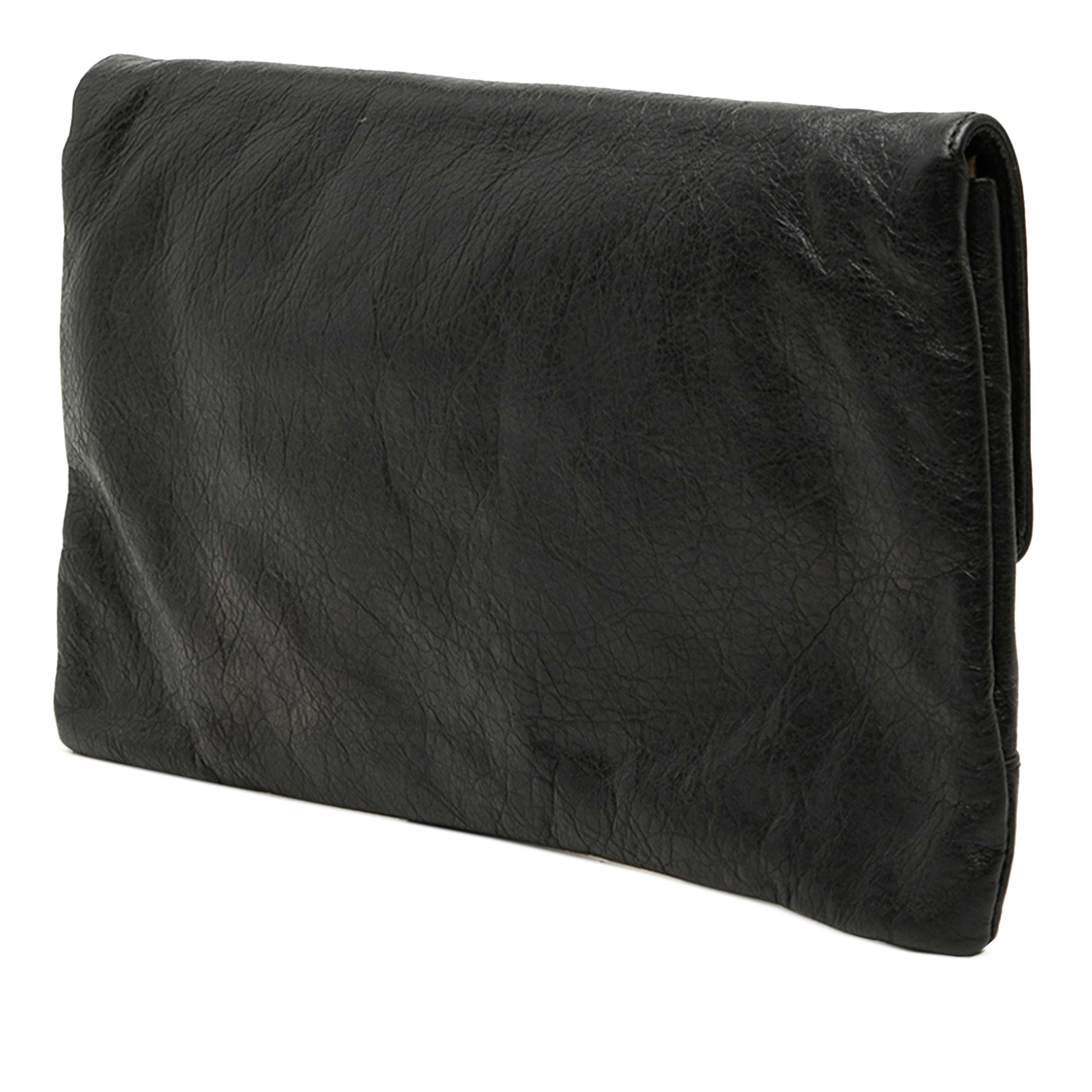 Balenciaga Lambskin Motocross Classic Envelope Clutch, från Luxclusif, i färgen black. Klicka för att öppna bilden i stort format
