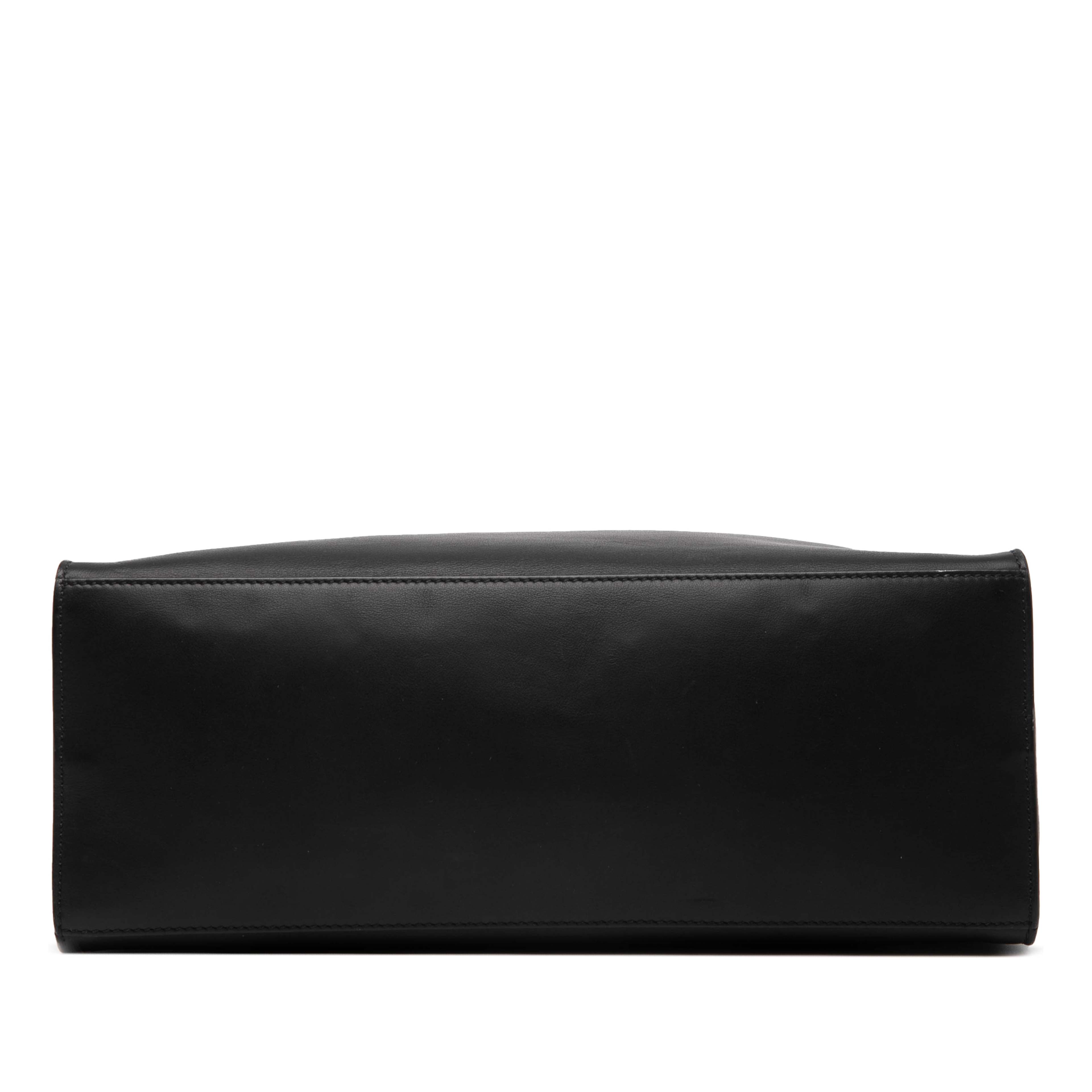 Fendi Leather Lui Urban Briefcase, från Luxclusif, i färgen black. Klicka för att öppna bilden i stort format