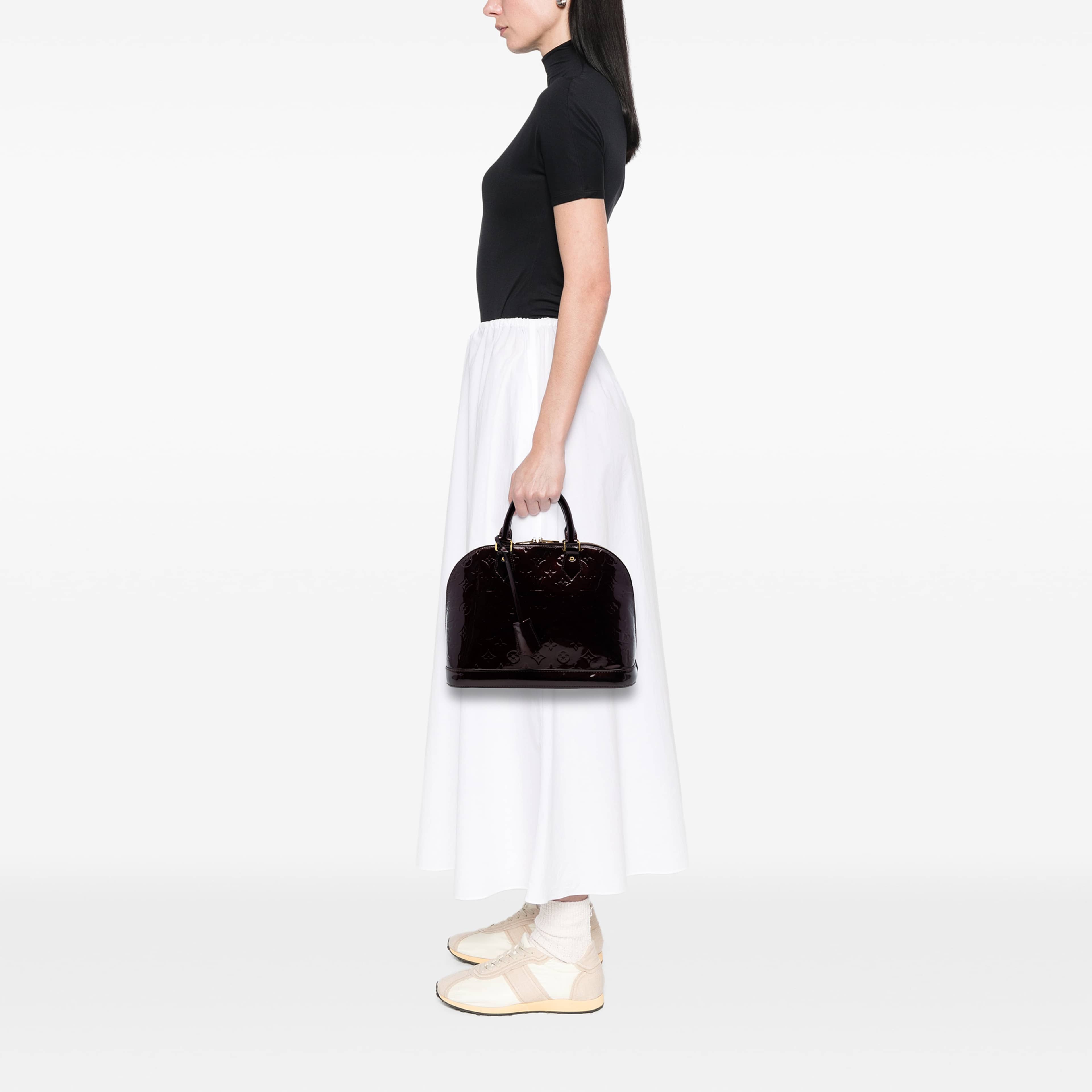 Louis Vuitton Monogram Vernis Alma Pm, från Luxclusif, i färgen purpur. Klicka för att öppna bilden i stort format