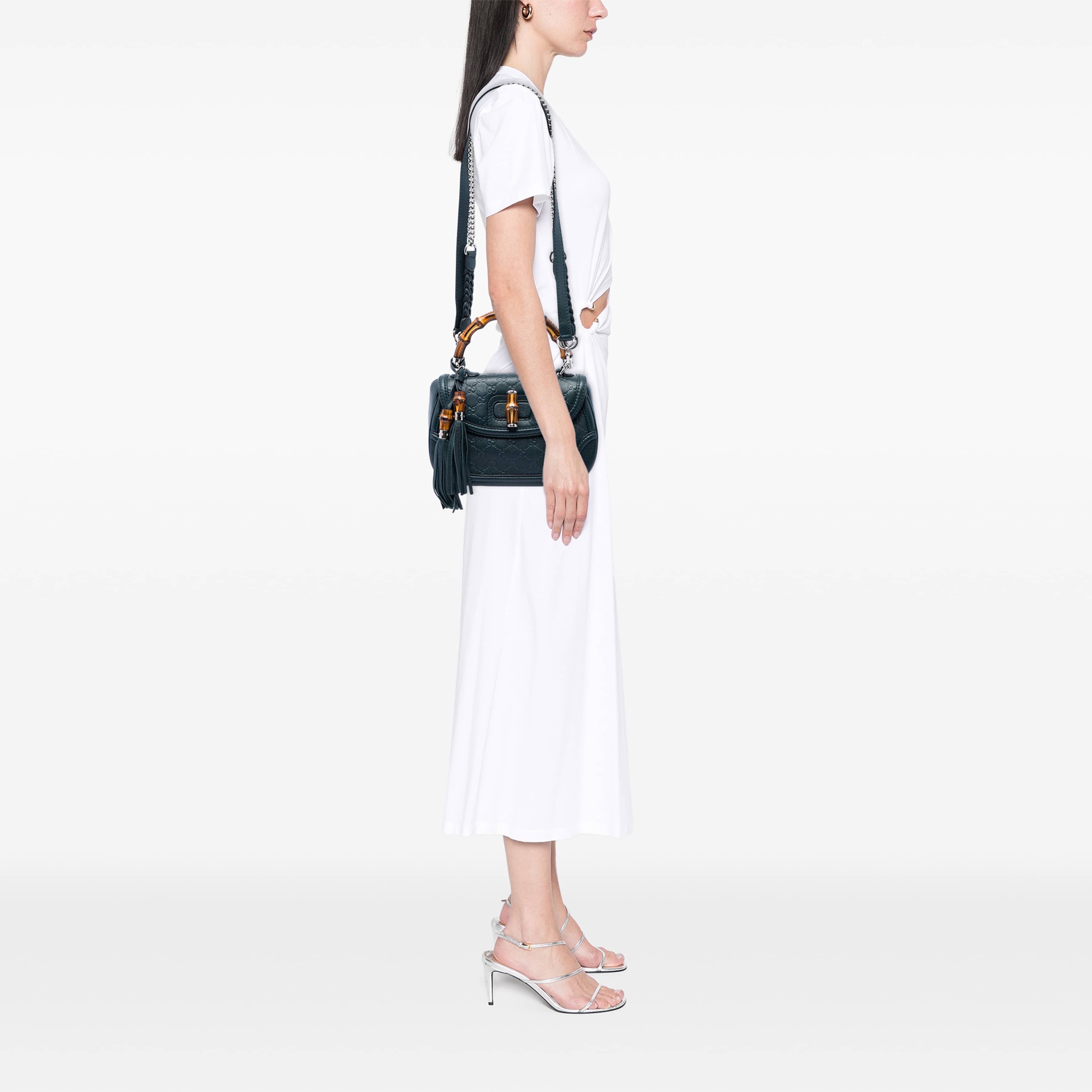 Gucci Medium Guccissima New Bamboo Top Handle Bag, från Luxclusif, i färgen blå. Klicka för att öppna bilden i stort format