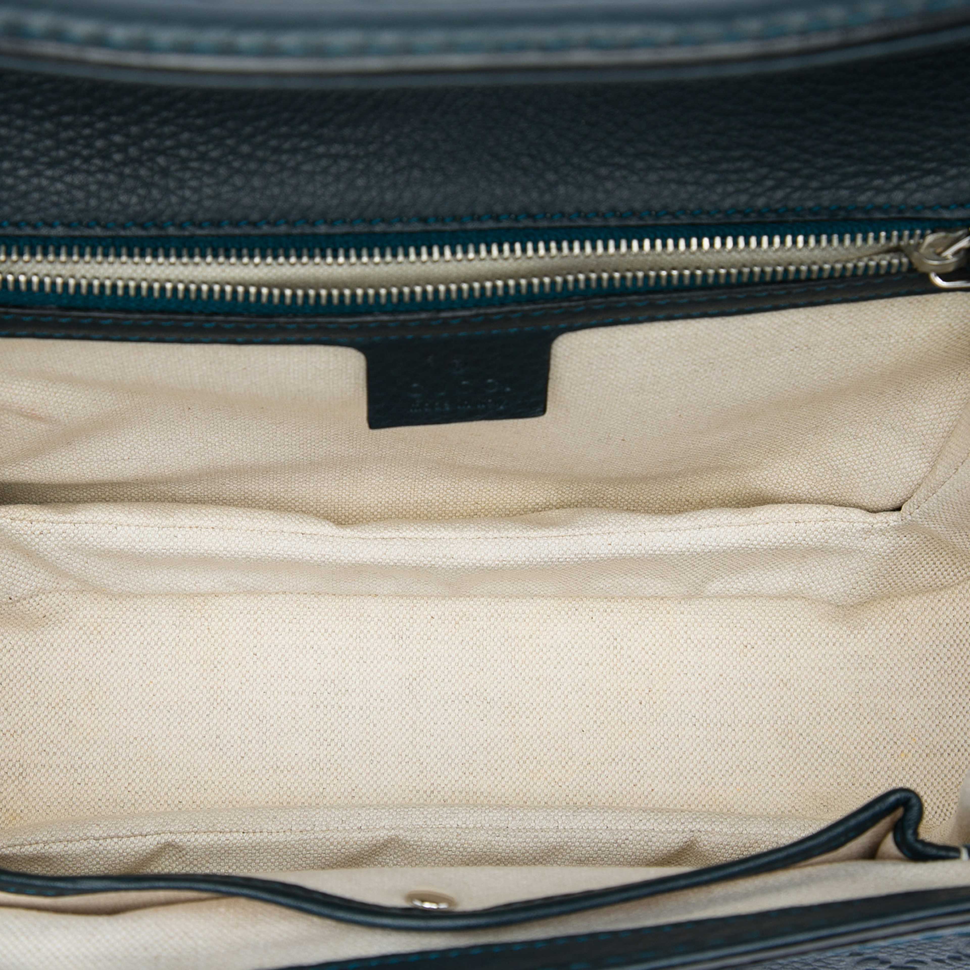 Gucci Medium Guccissima New Bamboo Top Handle Bag, från Luxclusif, i färgen blå. Klicka för att öppna bilden i stort format