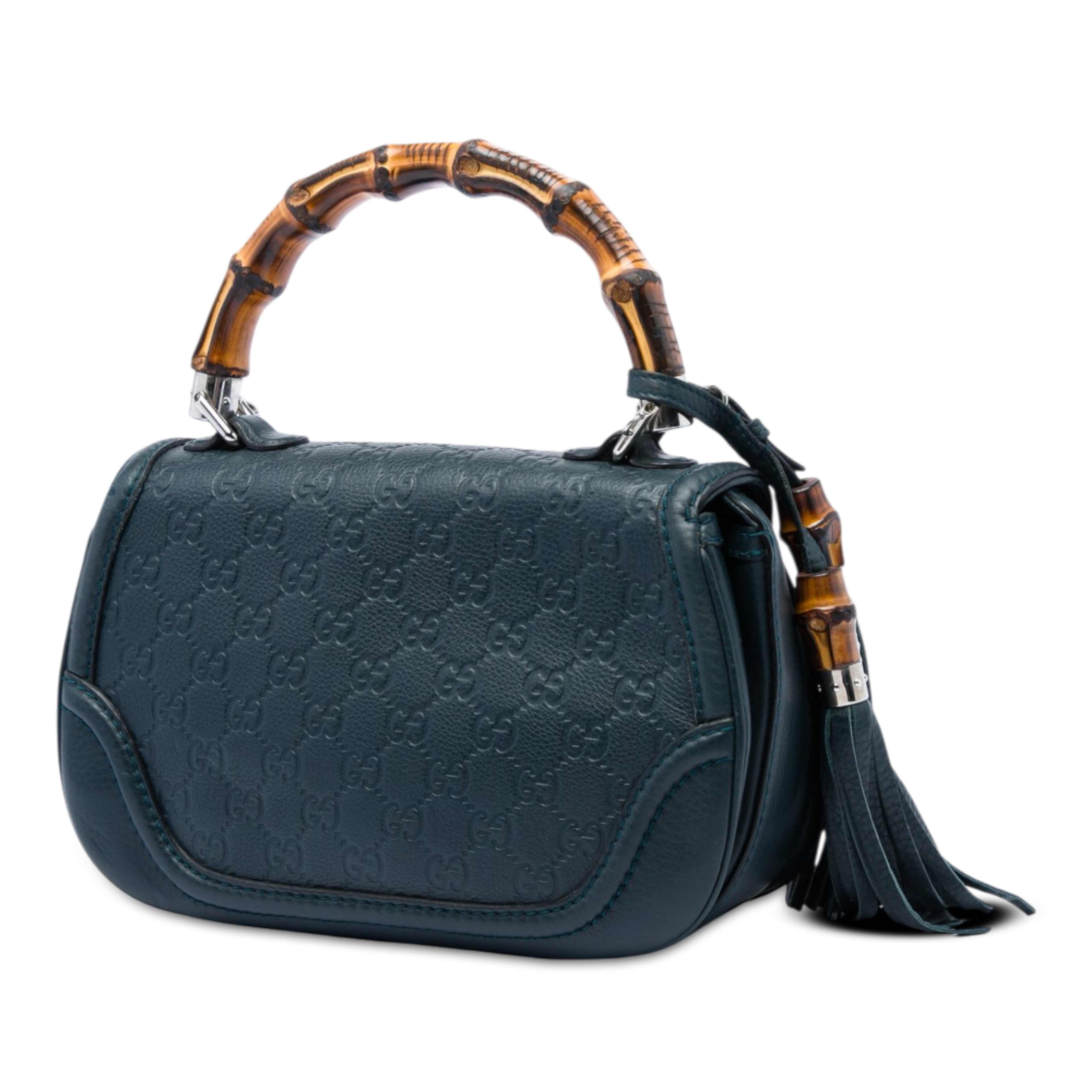 Gucci Medium Guccissima New Bamboo Top Handle Bag, från Luxclusif, i färgen blå. Klicka för att öppna bilden i stort format