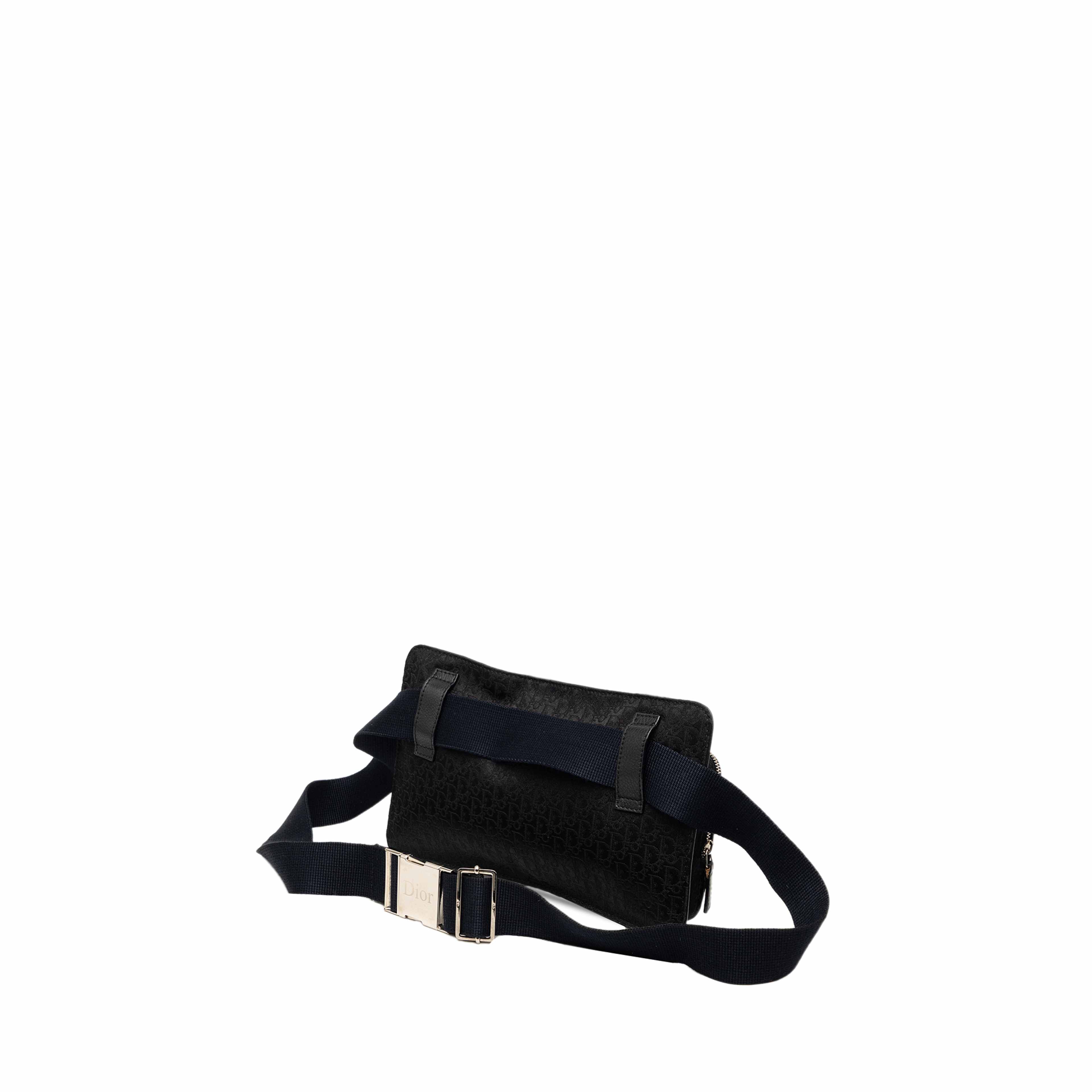 Dior Diorissimo Trotter Canvas Street Chic Belt Bag, från Luxclusif, i färgen svart. Klicka för att öppna bilden i stort format