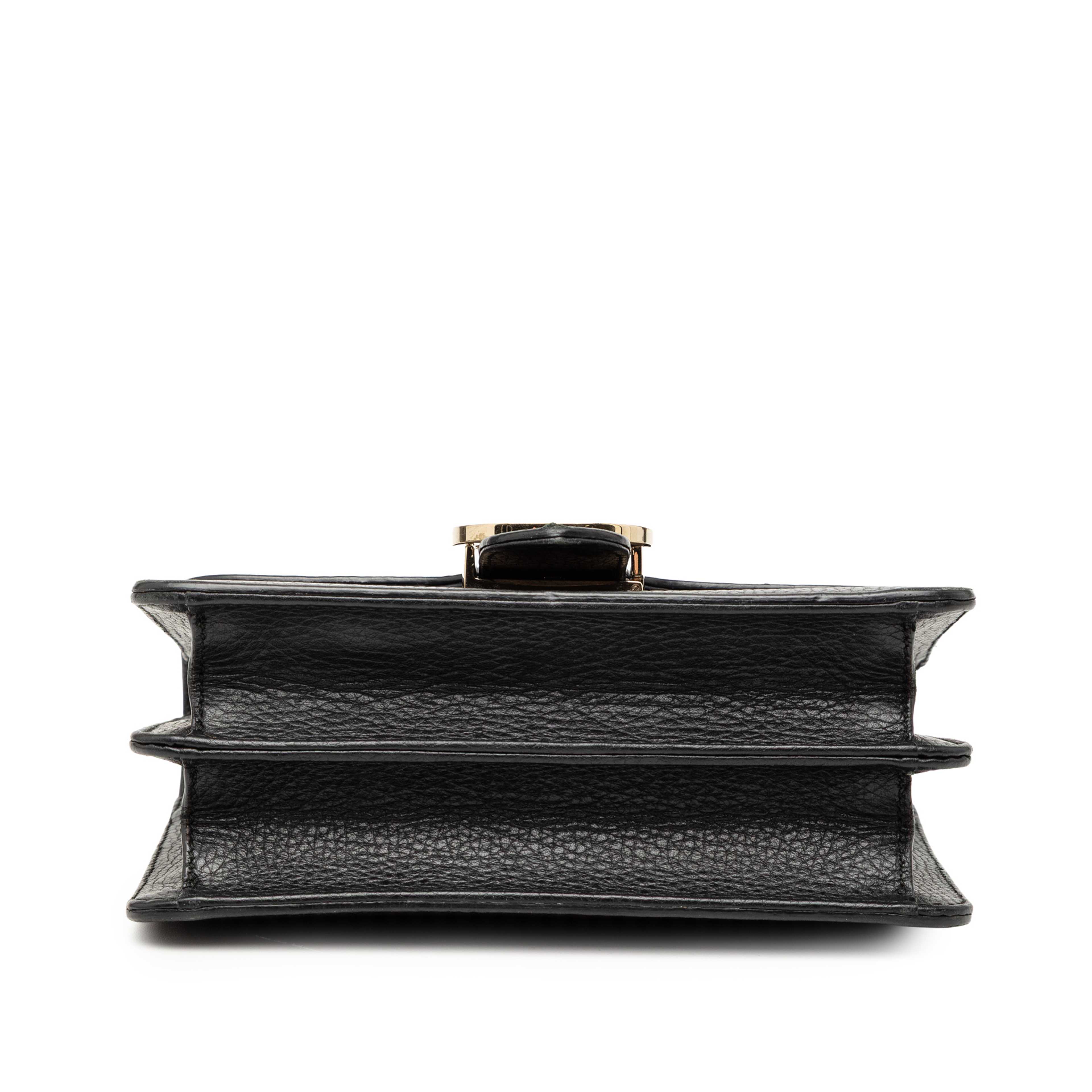 Gucci Small Dollar Calfskin Interlocking G Crossbody, från Luxclusif, i färgen svart. Klicka för att öppna bilden i stort format