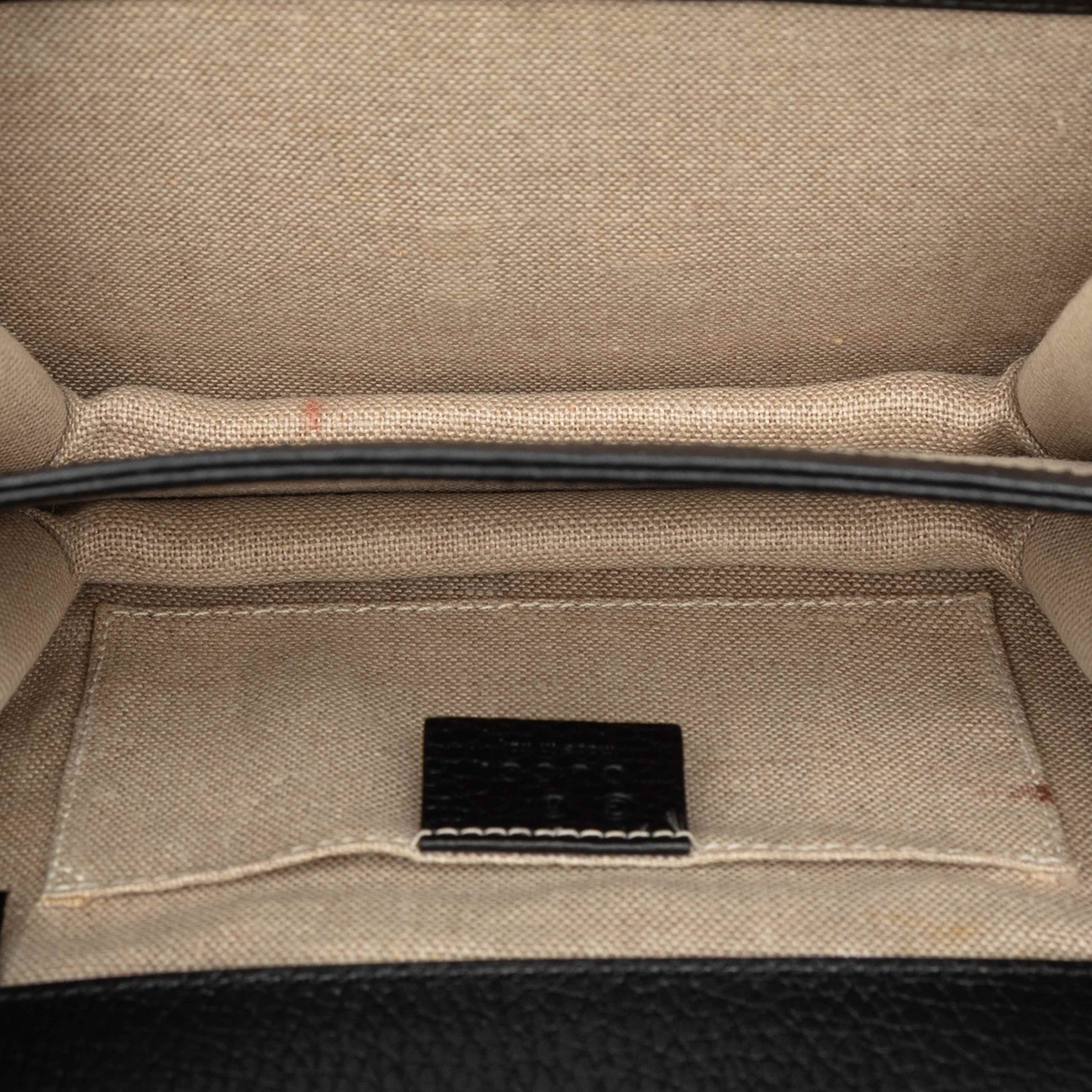 Gucci Small Dollar Calfskin Interlocking G Crossbody, från Luxclusif, i färgen black. Klicka för att öppna bilden i stort format