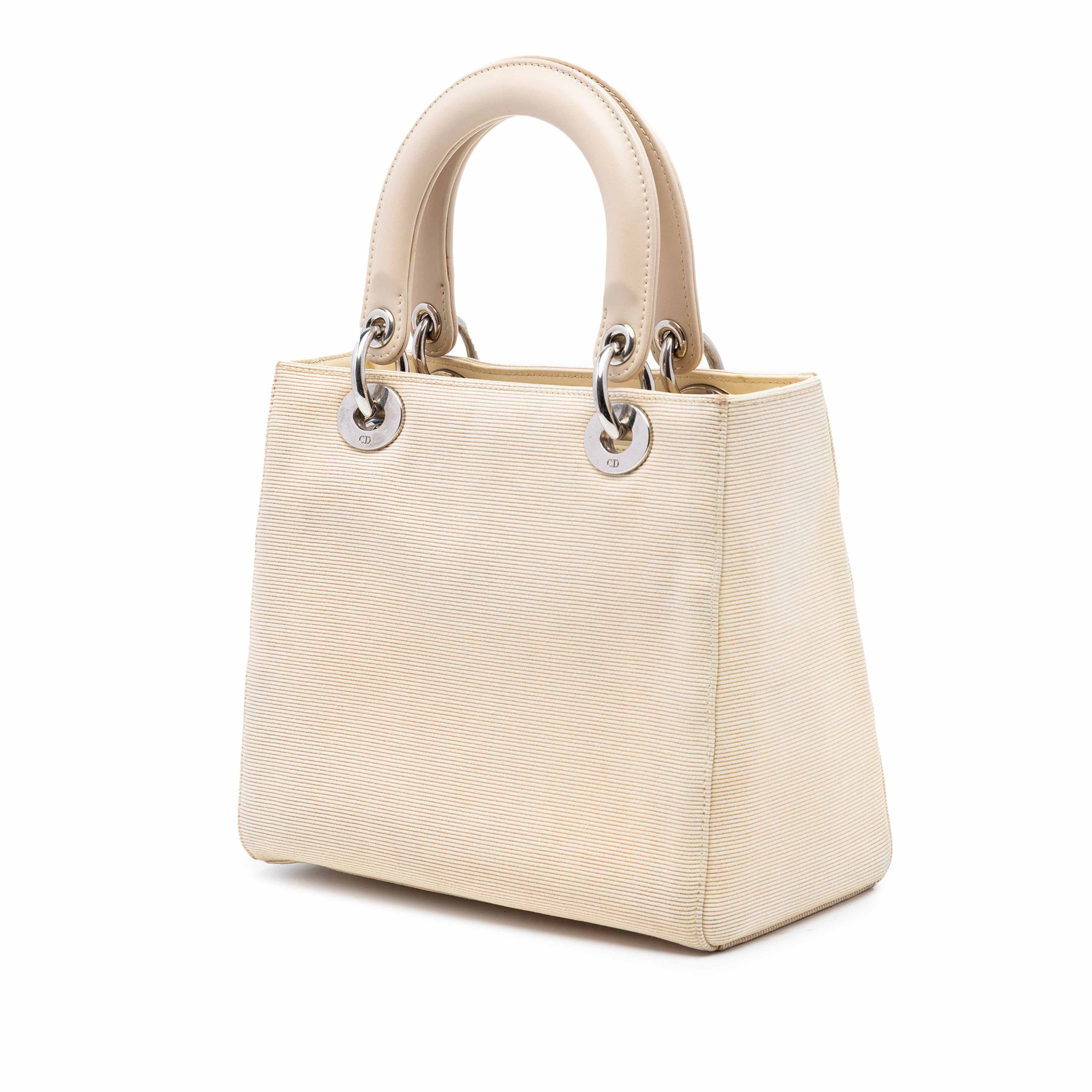Dior Medium Canvas Lady Dior, från Luxclusif, i färgen light beige. Klicka för att öppna bilden i stort format