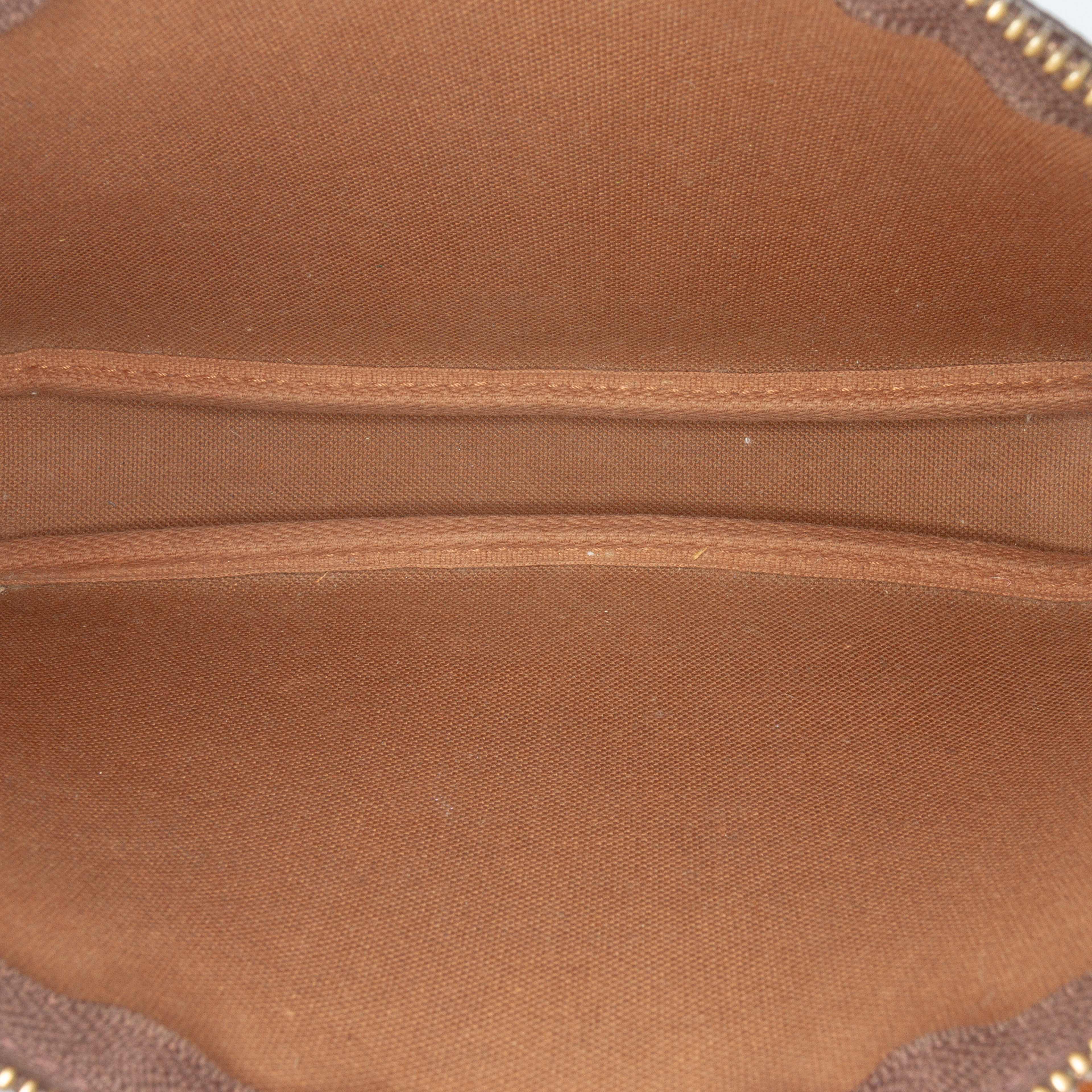 Louis Vuitton Monogram Pochette Accessoires, från Luxclusif, i färgen brown. Klicka för att öppna bilden i stort format