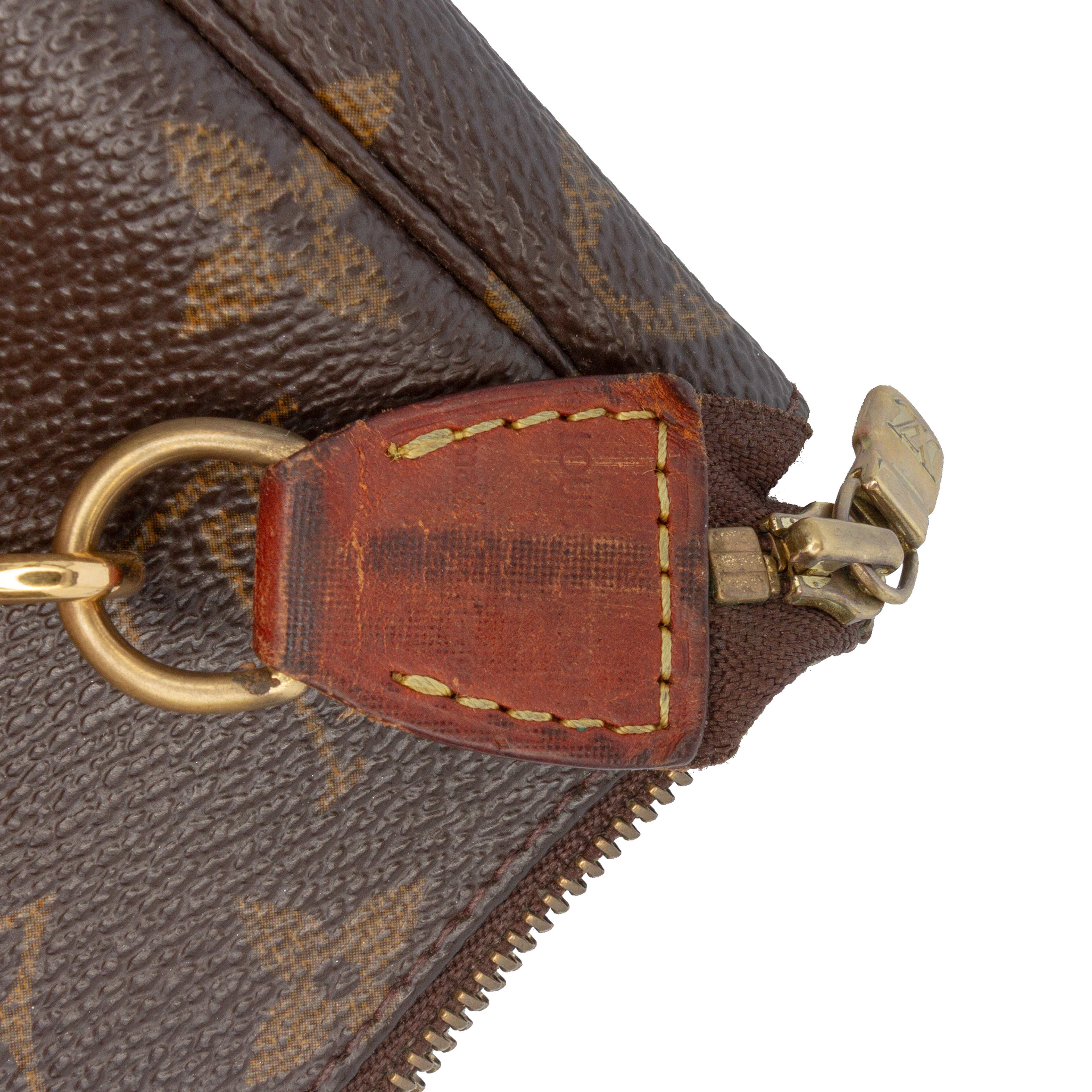 Louis Vuitton Monogram Pochette Accessoires, från Luxclusif, i färgen brown. Klicka för att öppna bilden i stort format