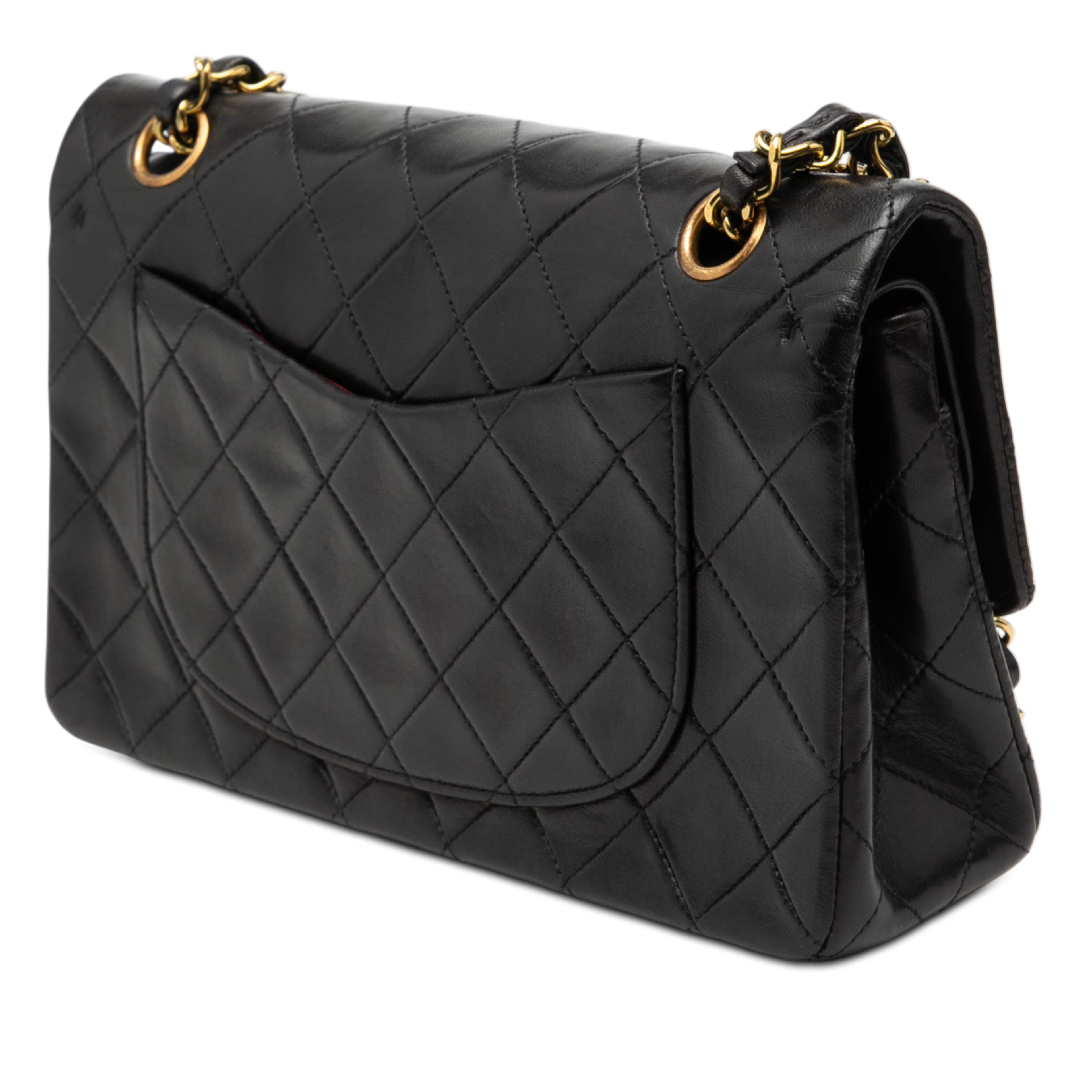 Chanel Small Classic Lambskin Double Flap, från Luxclusif, i färgen black. Klicka för att öppna bilden i stort format