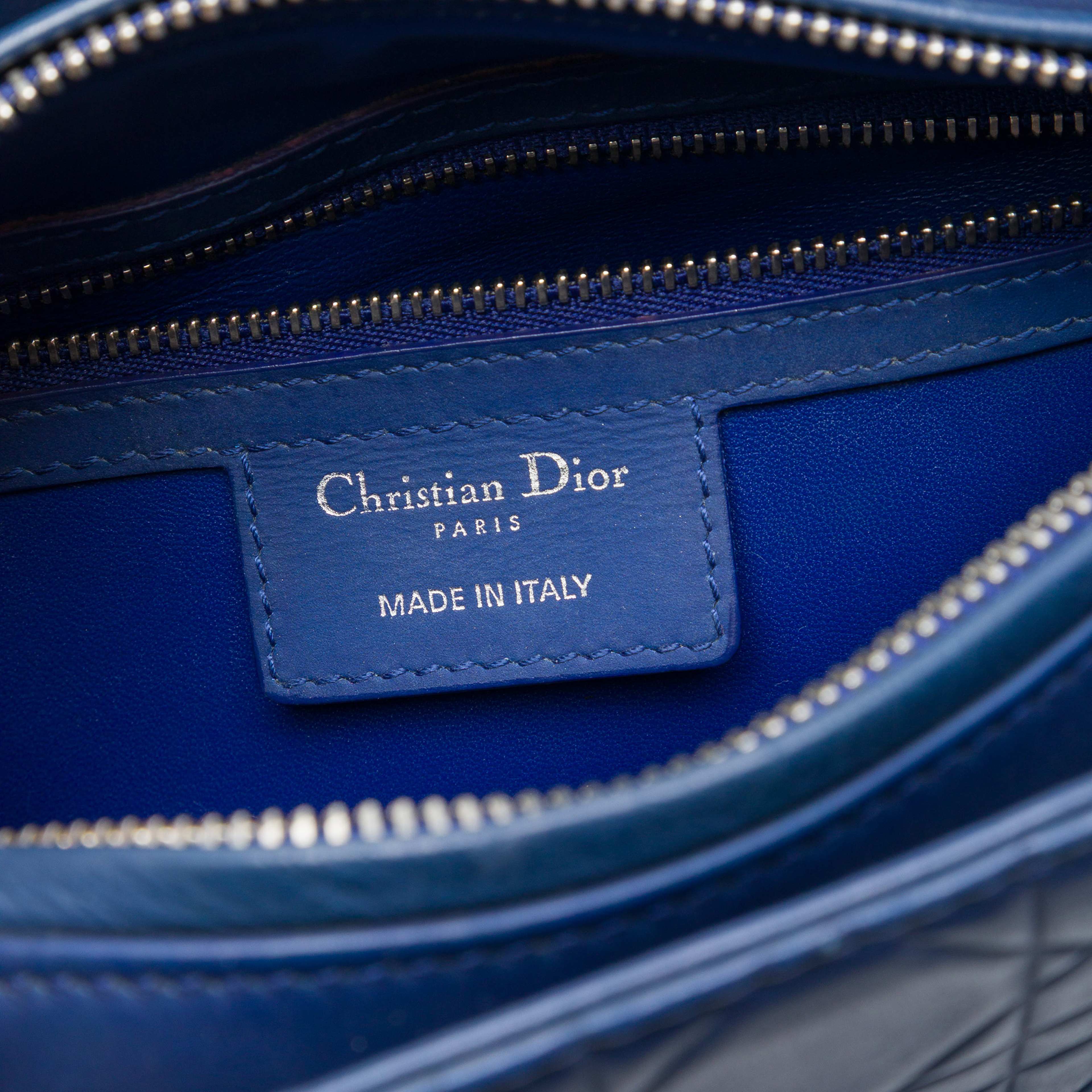 Dior Medium Ultra Matte Calfskin Embossed Cannage Lady Dior, från Luxclusif, i färgen blå. Klicka för att öppna bilden i stort format