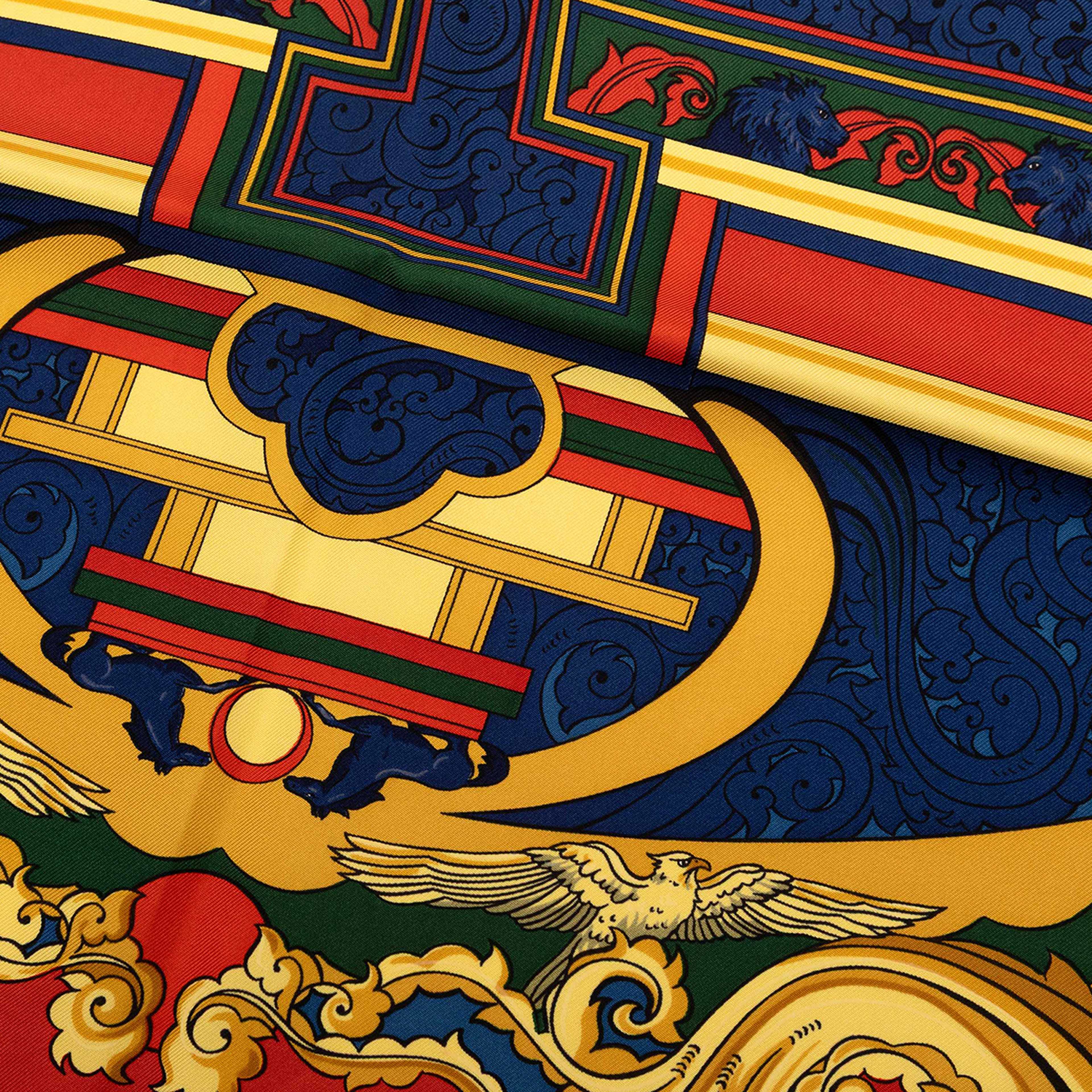 Hermès Animaux Solaires Silk Scarf 90, från Luxclusif, i färgen red. Klicka för att öppna bilden i stort format