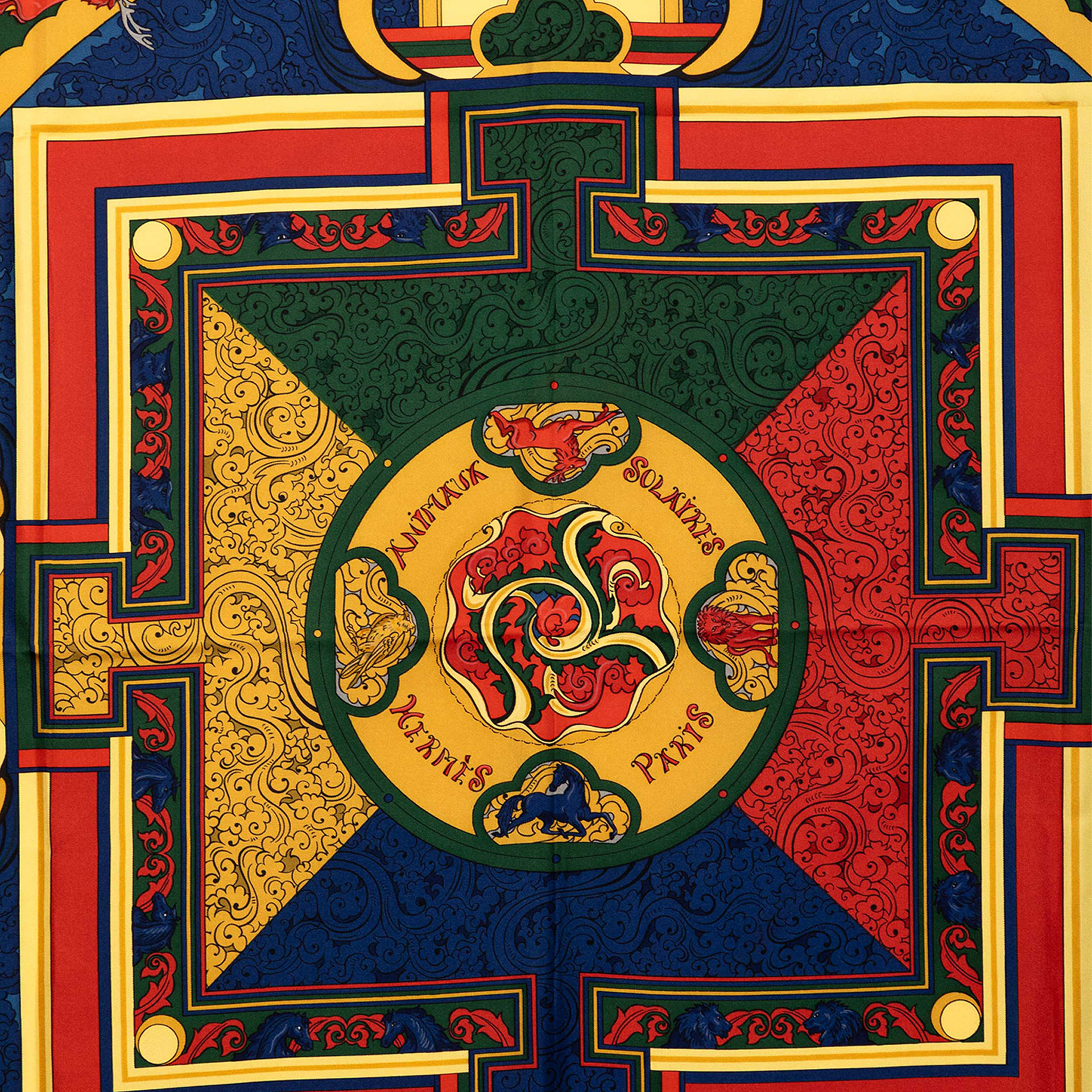 Hermès Animaux Solaires Silk Scarf 90, från Luxclusif, i färgen red. Klicka för att öppna bilden i stort format