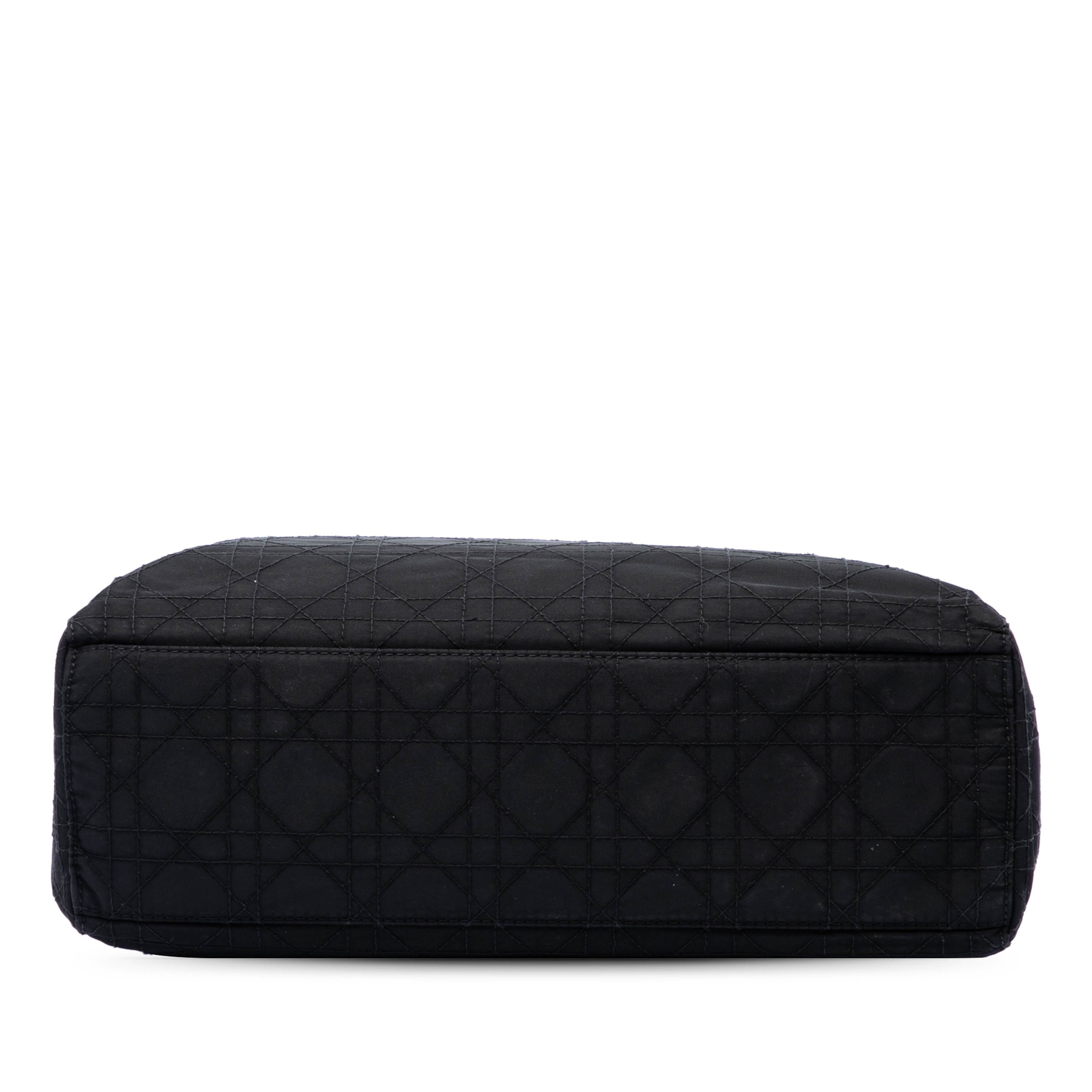 Dior Large Nylon Cannage Lady Dior, från Luxclusif, i färgen svart. Klicka för att öppna bilden i stort format