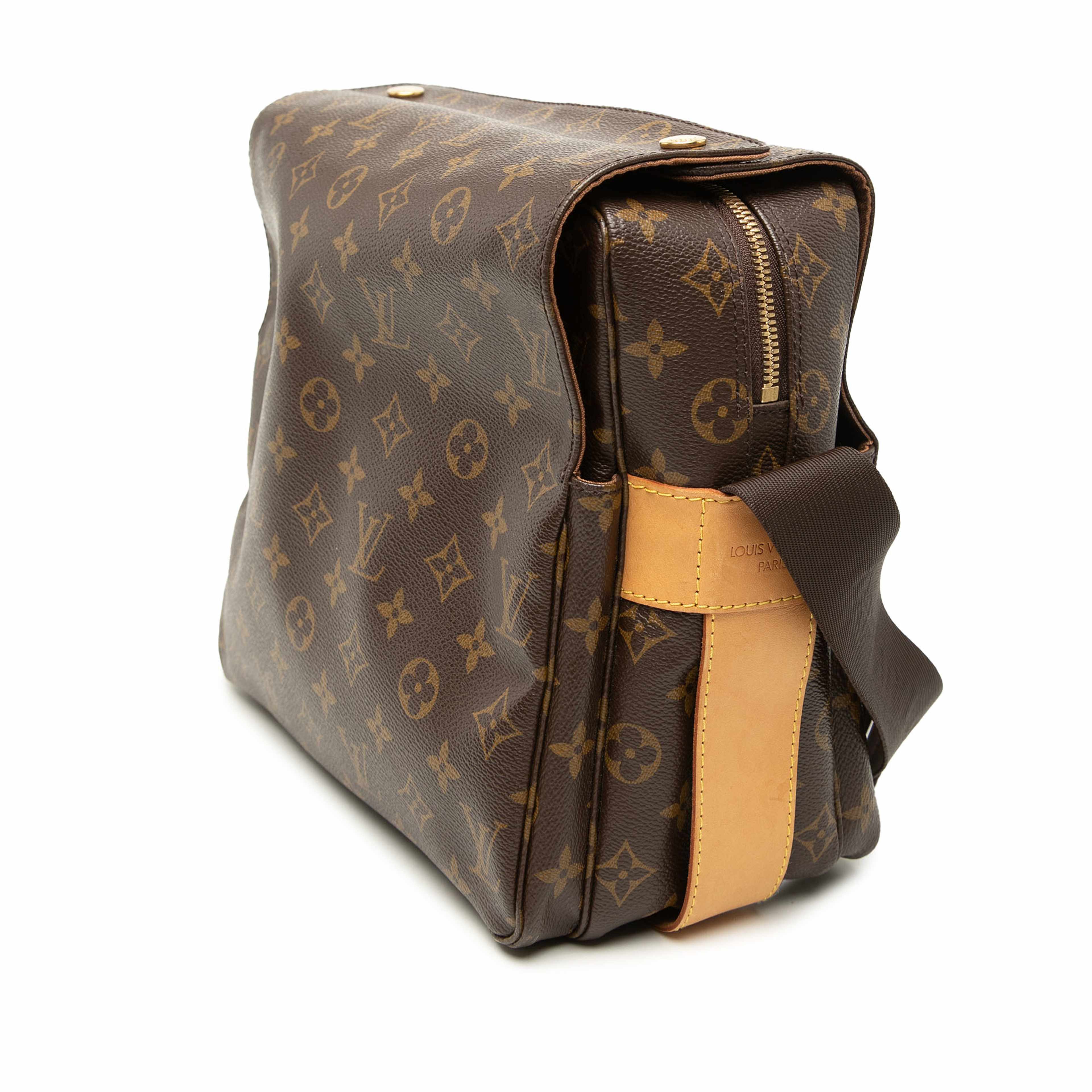 Louis Vuitton Monogram Naviglio, från Luxclusif, i färgen brown. Klicka för att öppna bilden i stort format