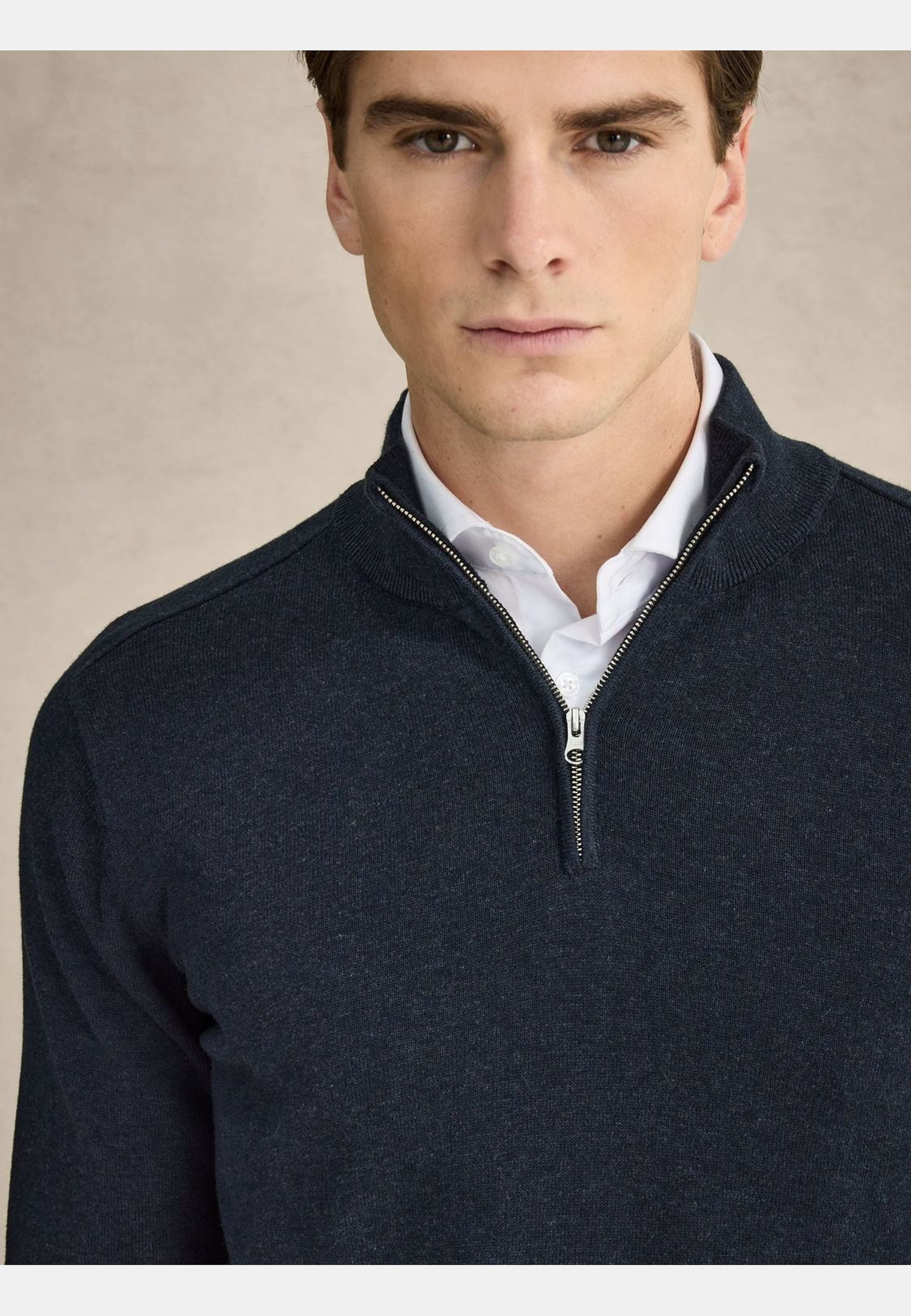 Cotton Plain Knitted Half Zipper Sweater (alex), från John Henric, i färgen blue. Klicka för att öppna bilden i stort format