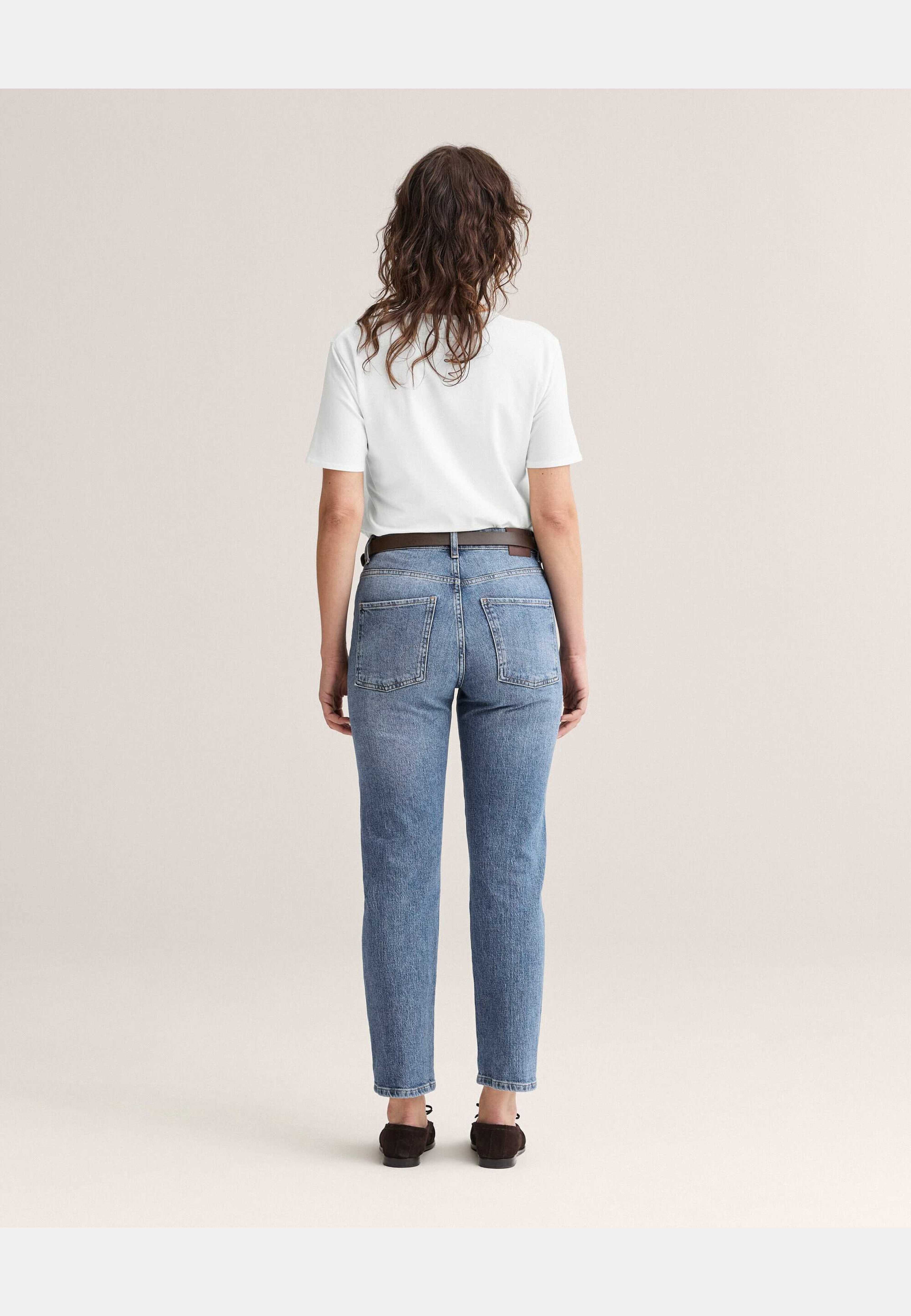 Thelma T-shirt, från Newhouse, i färgen offwhite. Klicka för att öppna bilden i stort format