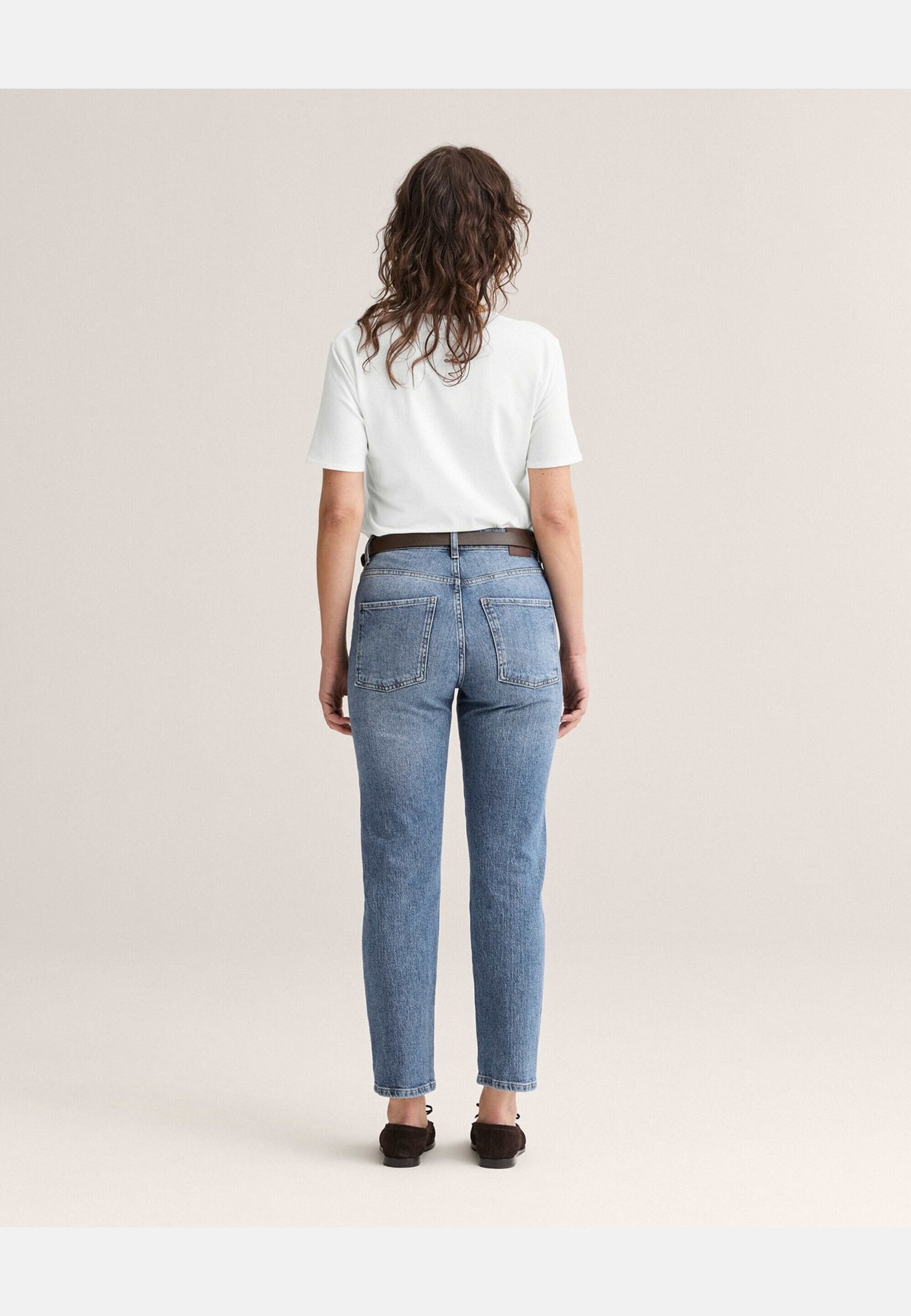 Thelma T-shirt, från Newhouse, i färgen offwhite. Klicka för att öppna bilden i stort format