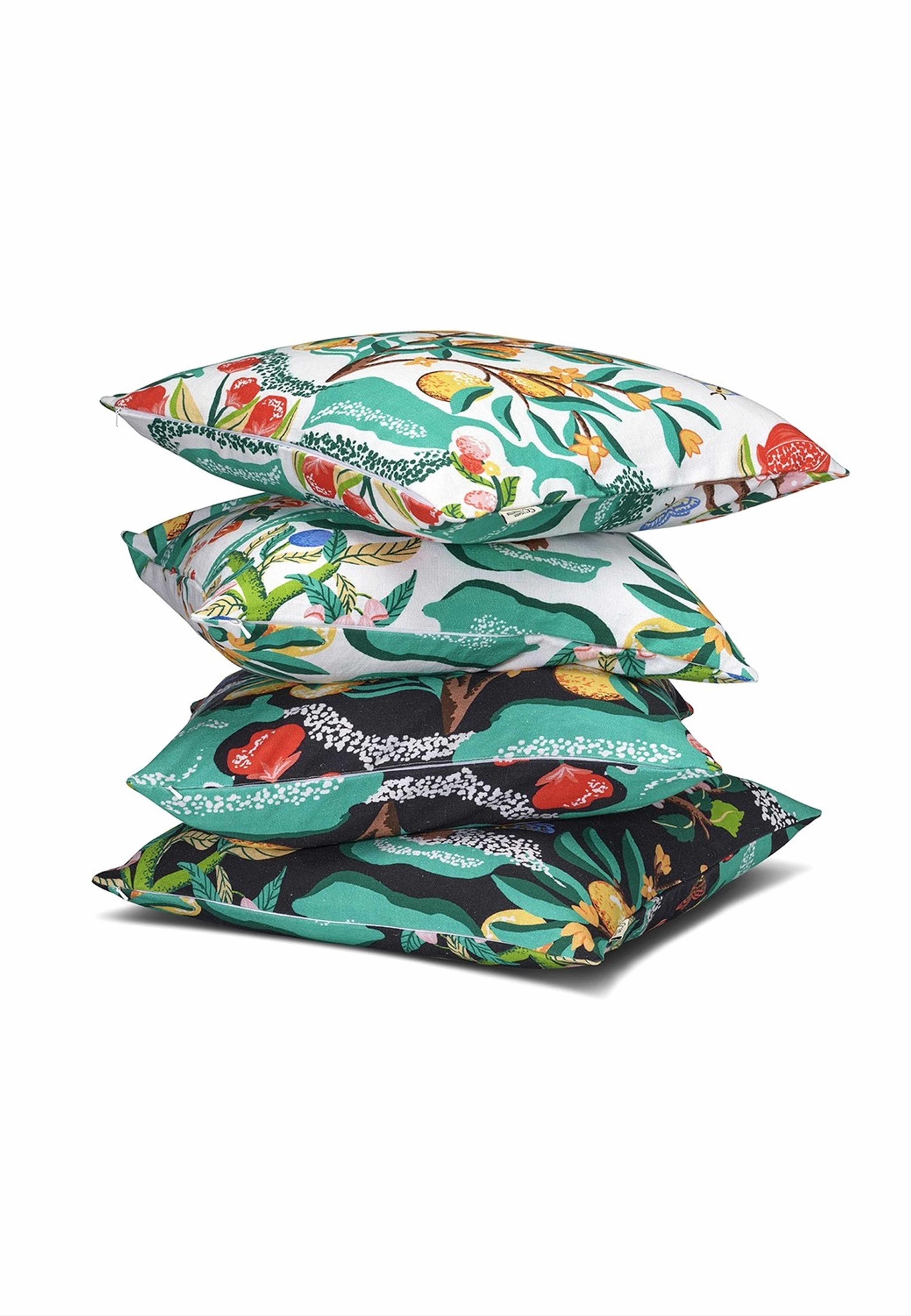 Kuddfodral Botanical Cherry 50x50cm, från Classic Collection, i färgen vit. Klicka för att öppna bilden i stort format