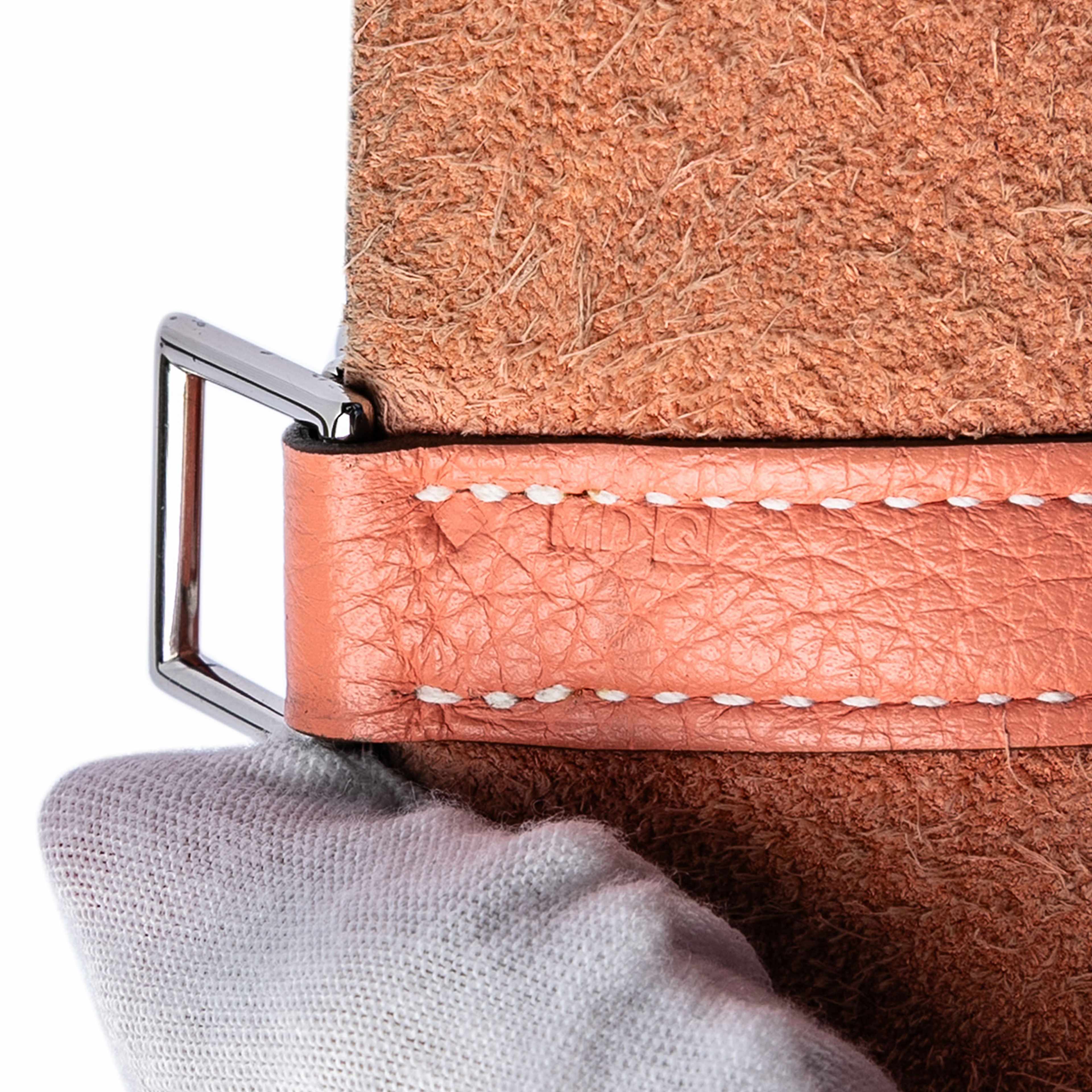 Hermès Clemence Picotin Lock 18, från Luxclusif, i färgen peach. Klicka för att öppna bilden i stort format