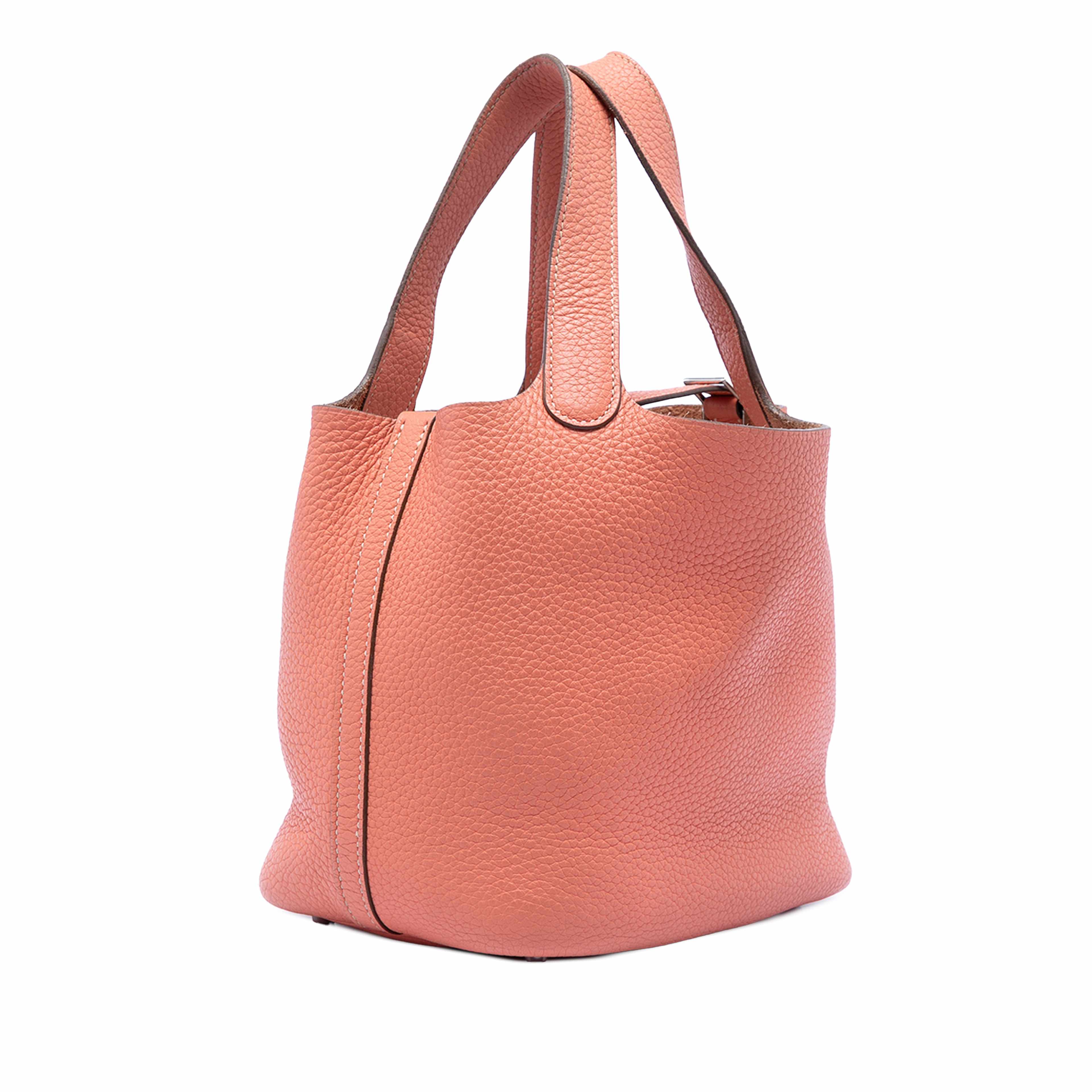 Hermès Clemence Picotin Lock 18, från Luxclusif, i färgen peach. Klicka för att öppna bilden i stort format