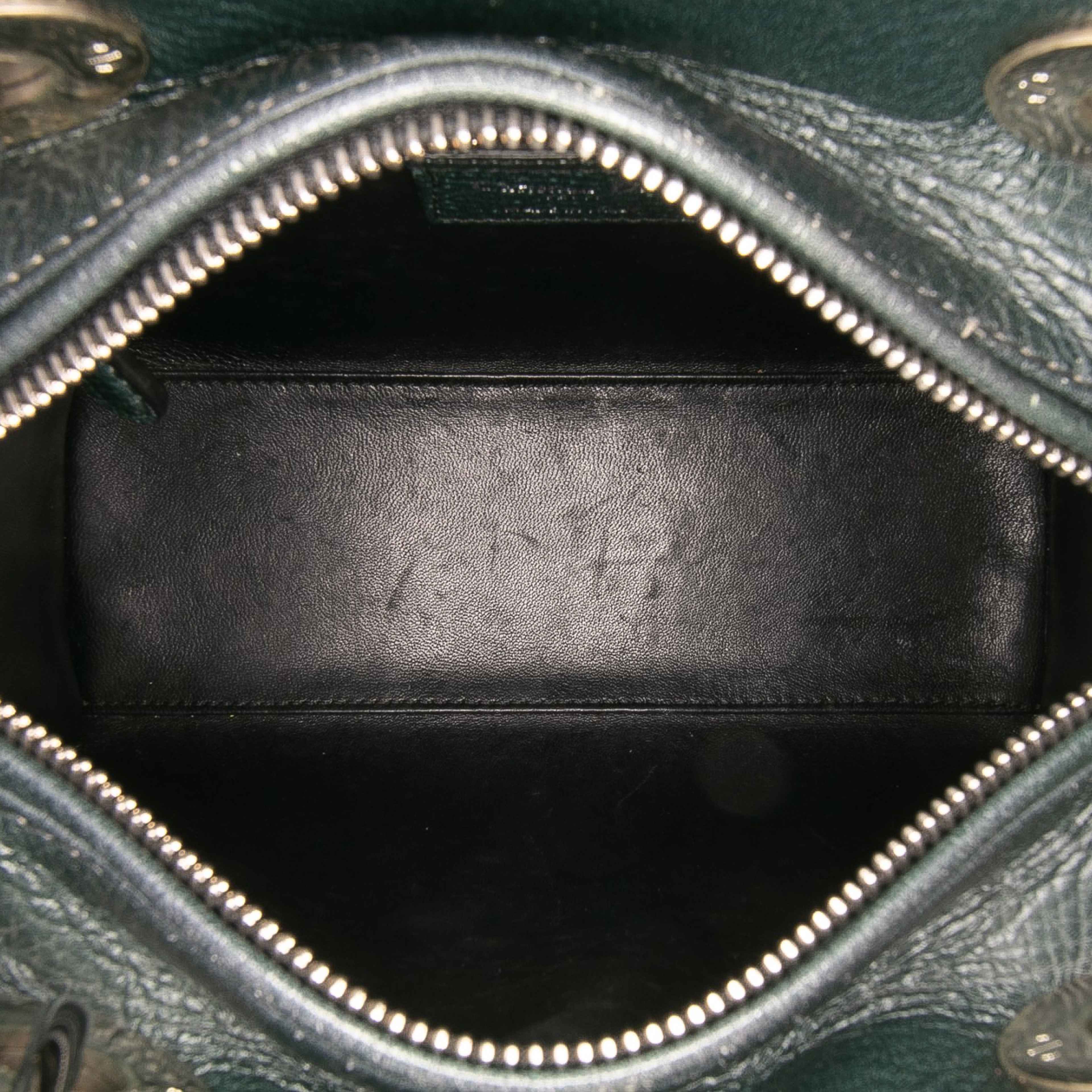 Dior Medium Deerskin Floral Print Lady Dior, från Luxclusif, i färgen dark green. Klicka för att öppna bilden i stort format