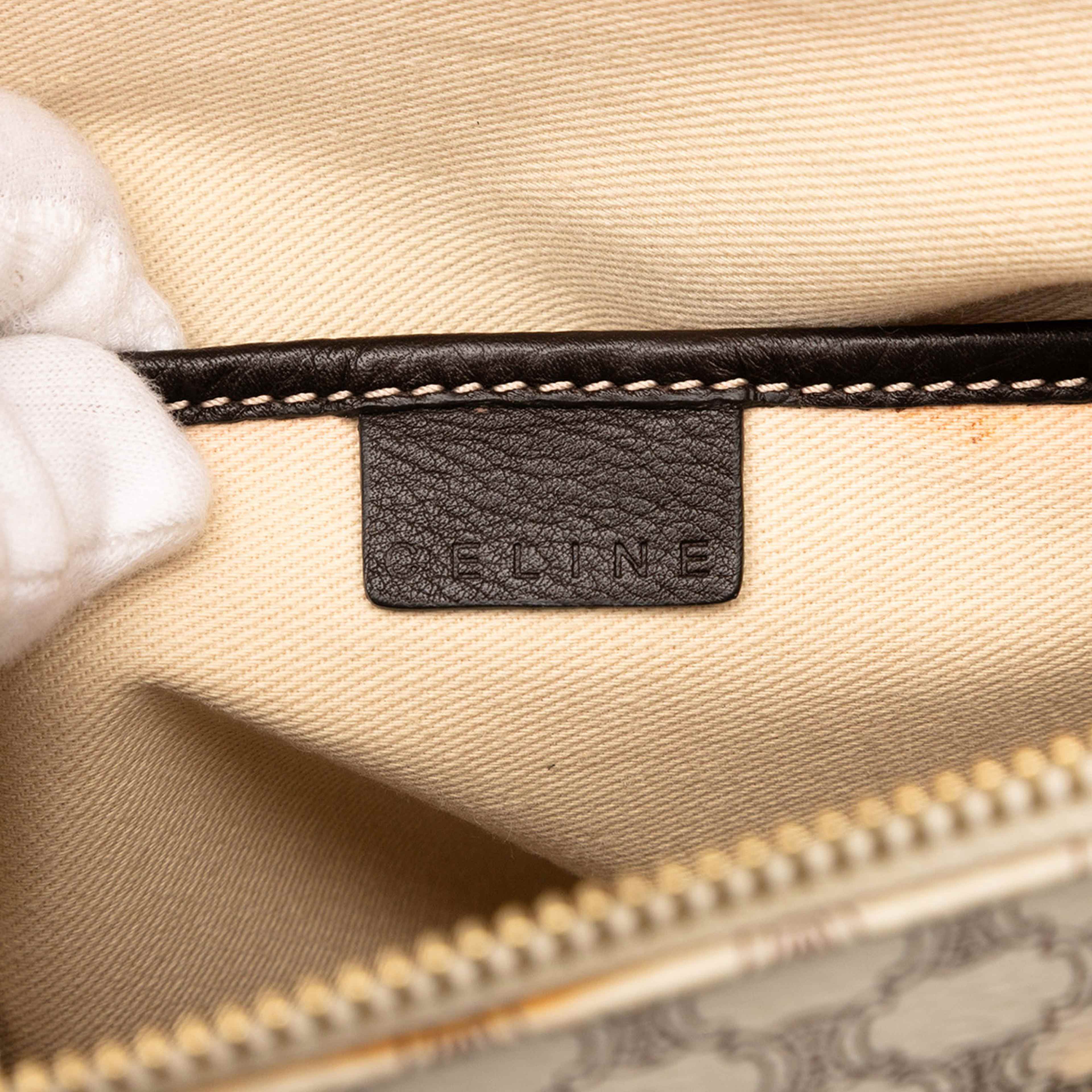 Celine Macadam Coated Canvas Tote, från Luxclusif, i färgen light beige. Klicka för att öppna bilden i stort format