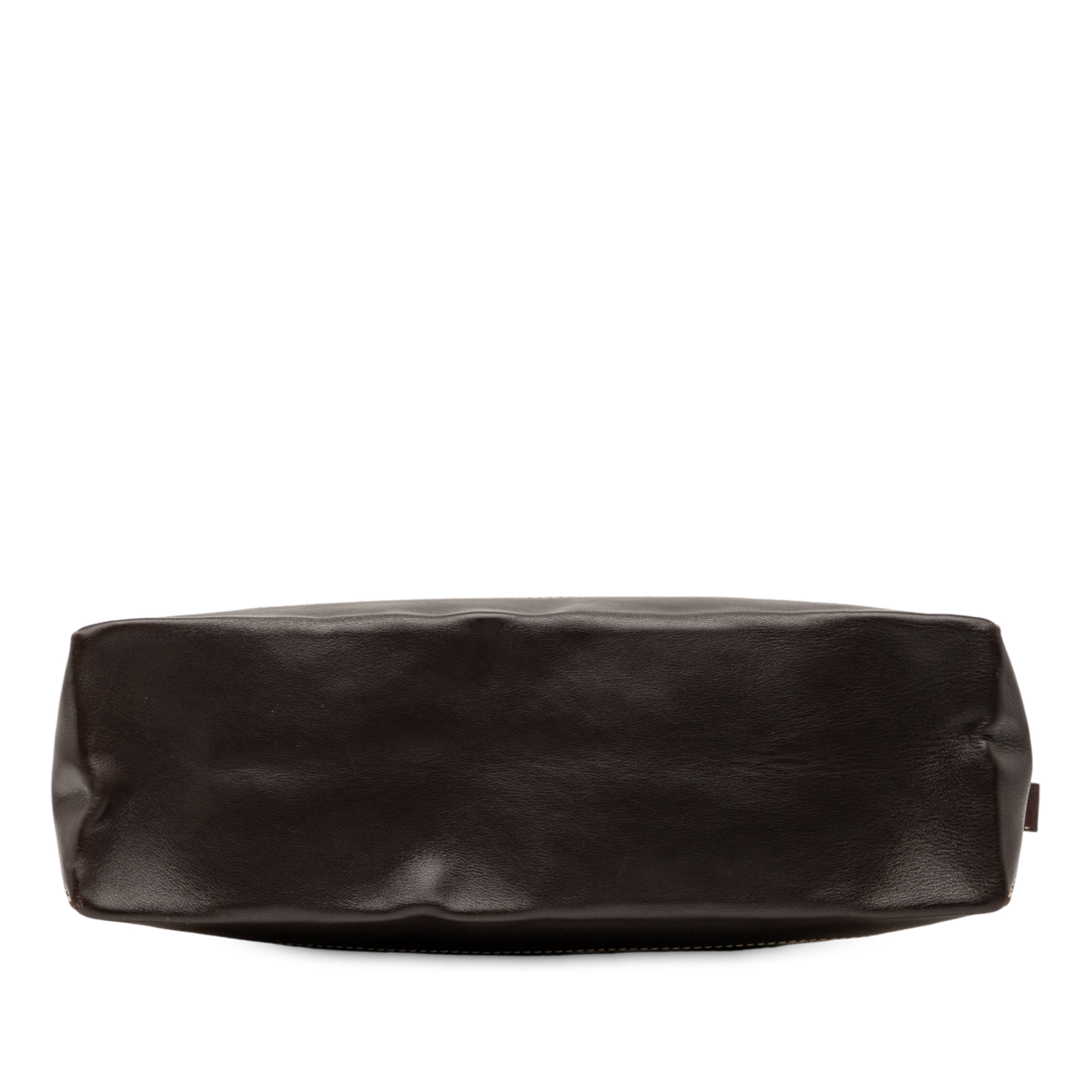 Celine Macadam Coated Canvas Tote, från Luxclusif, i färgen light beige. Klicka för att öppna bilden i stort format