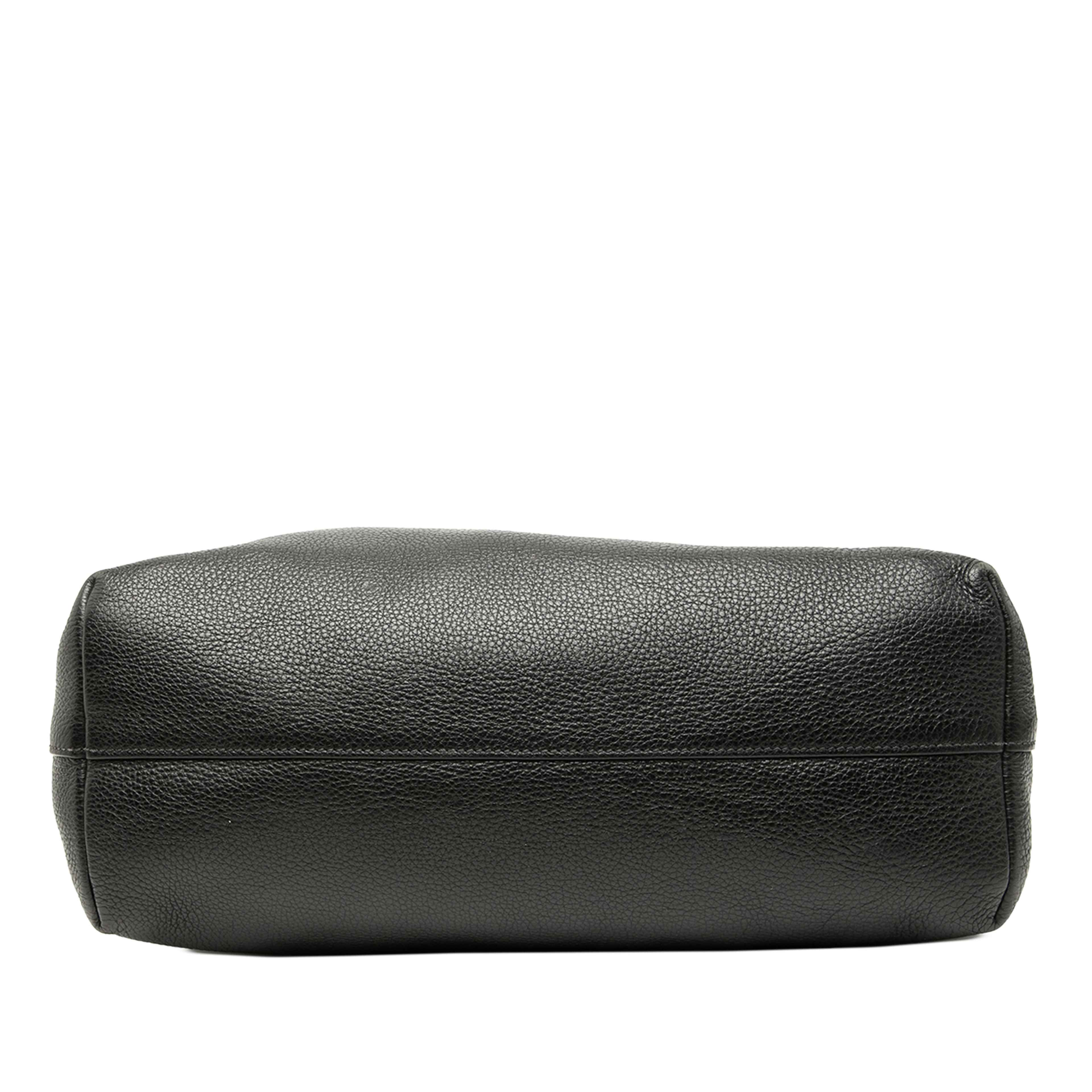 Prada Vitello Phenix Open Convertible Tote, från Luxclusif, i färgen black. Klicka för att öppna bilden i stort format