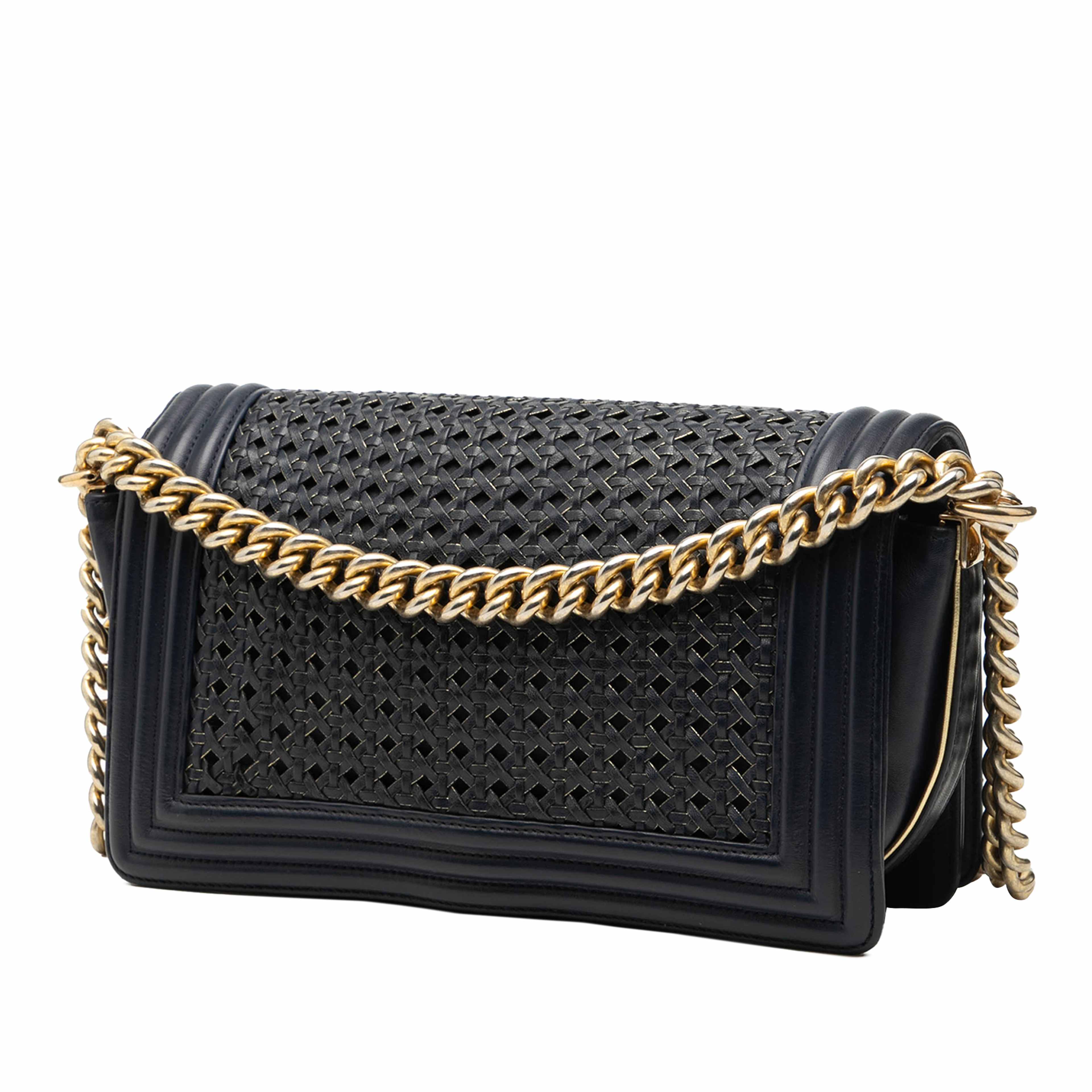 Chanel Old Medium Braided Sheepskin Boy Flap, från Luxclusif, i färgen navy. Klicka för att öppna bilden i stort format