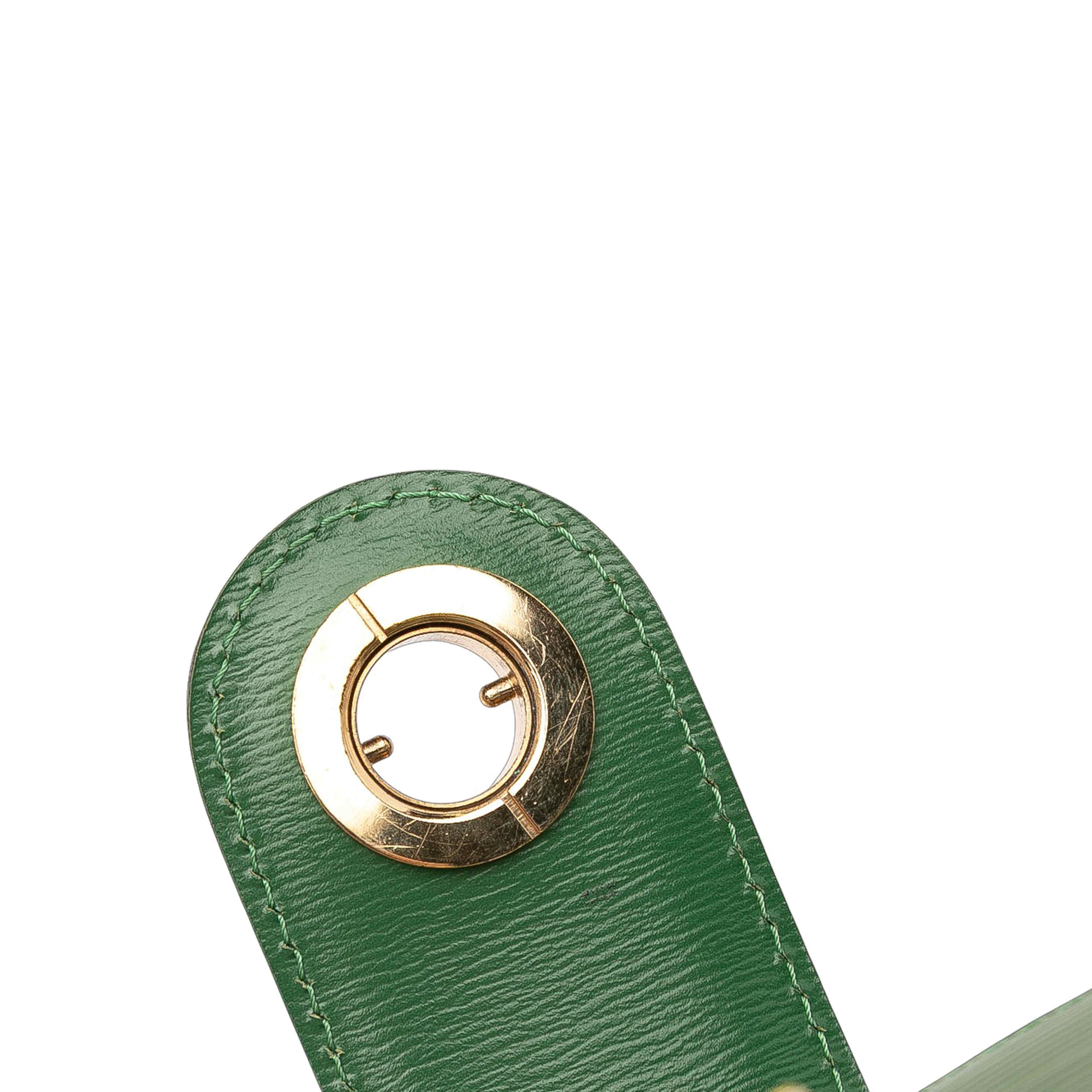 Louis Vuitton Epi Cluny, från Luxclusif, i färgen green. Klicka för att öppna bilden i stort format