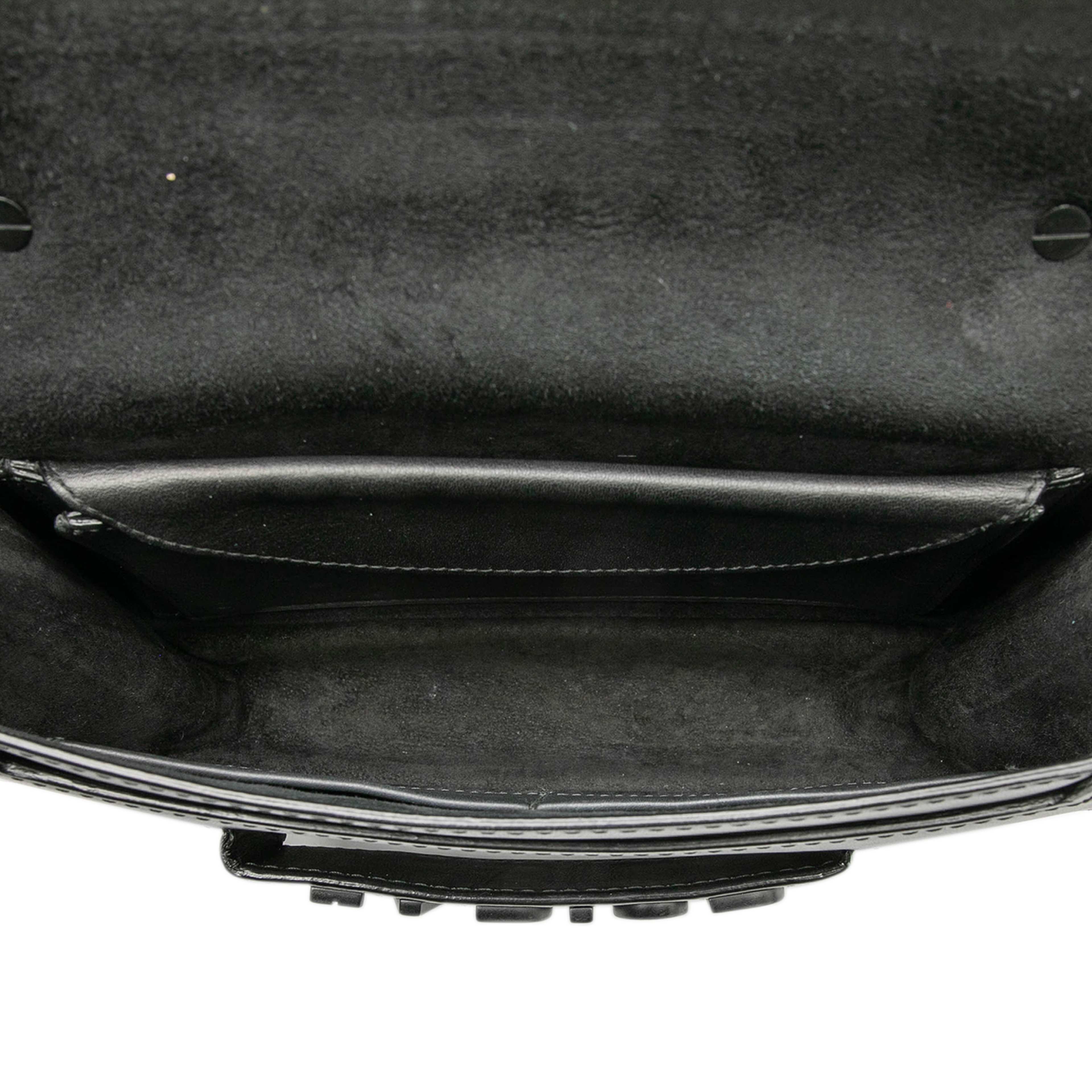 Dior Ultra Matte Calfskin Jadior Chain Flap, från Luxclusif, i färgen black. Klicka för att öppna bilden i stort format