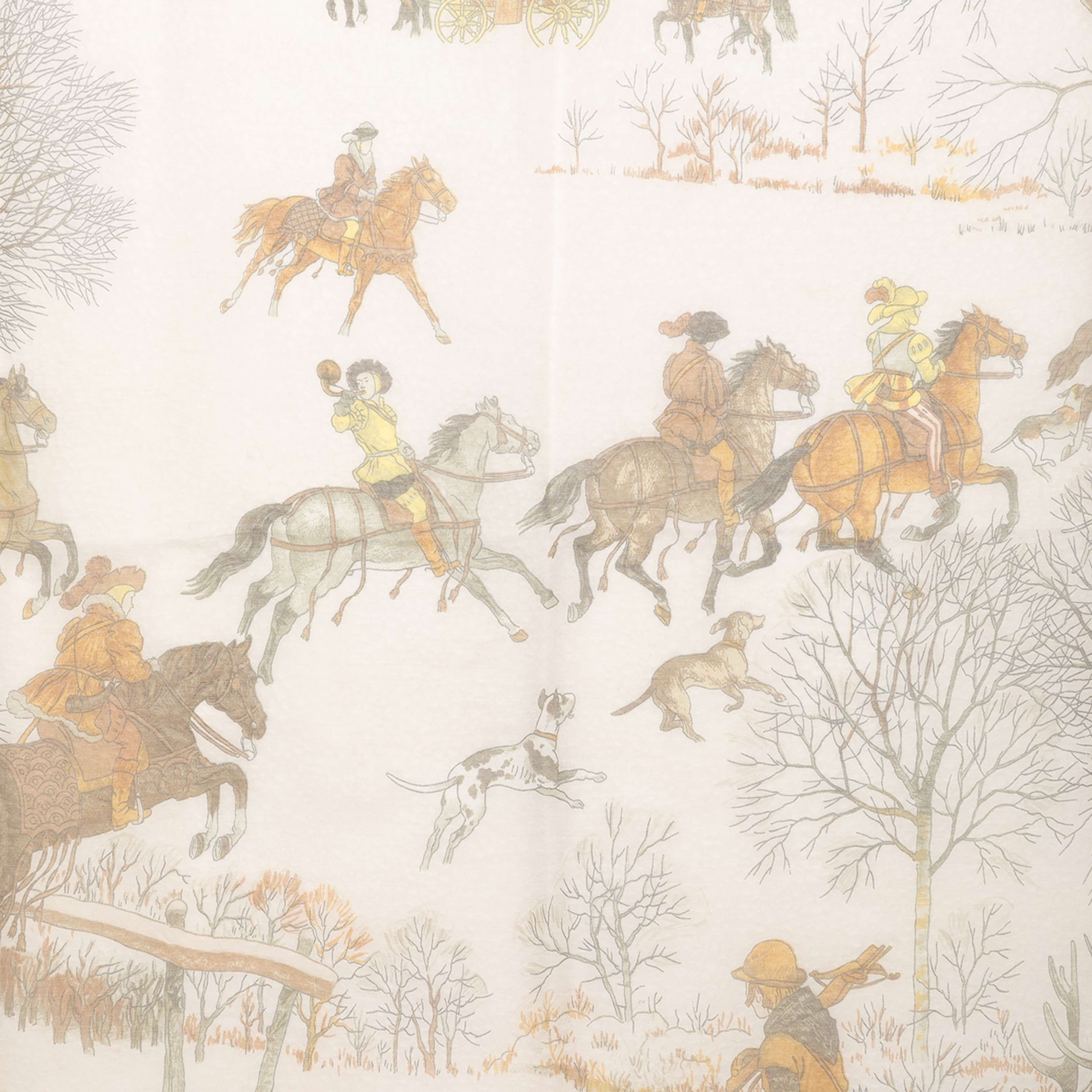 Hermès L'hiver Silk Scarf 90, från Luxclusif, i färgen light beige. Klicka för att öppna bilden i stort format