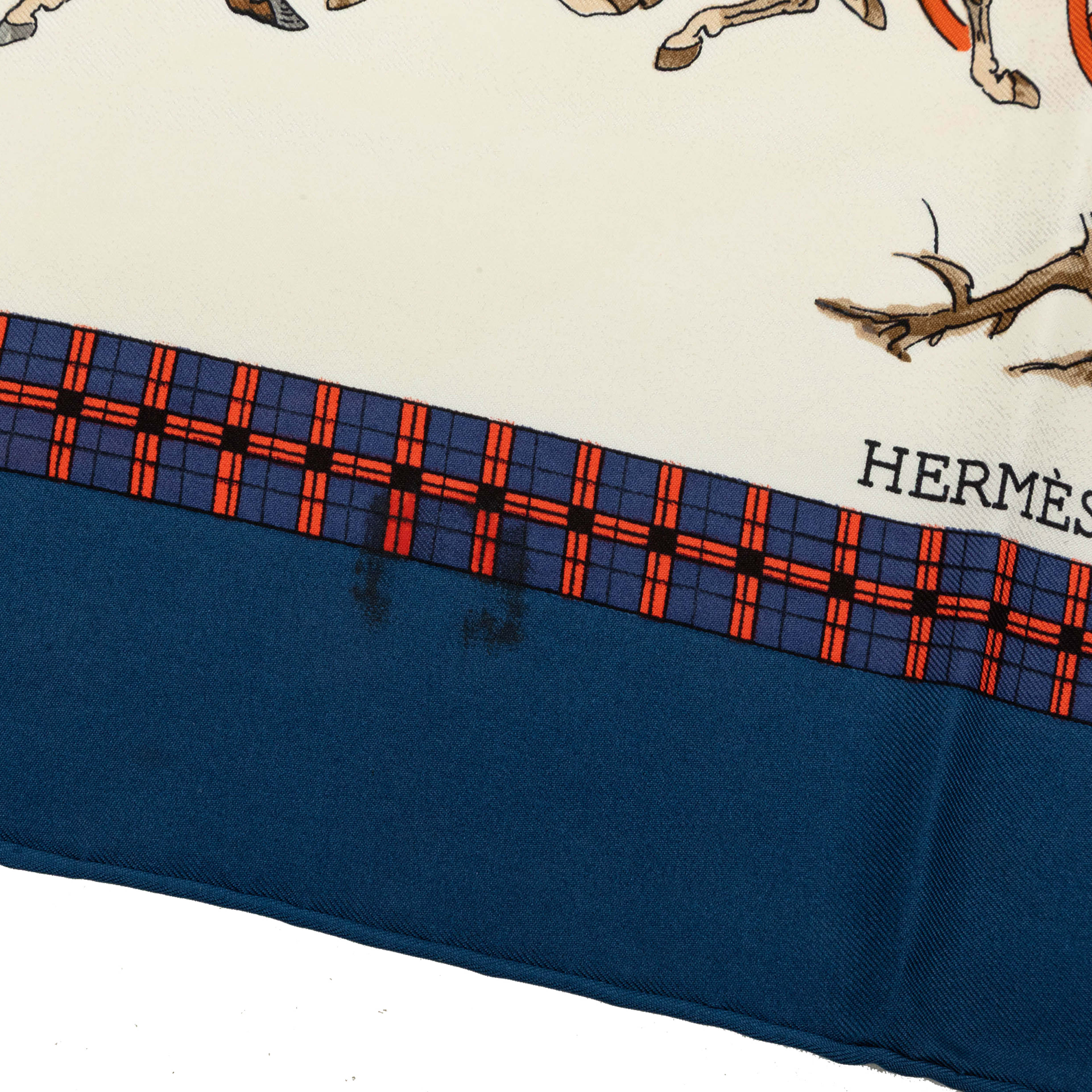 Hermès L Hiver En Poste Silk Scarf 90, från Luxclusif, i färgen vit. Klicka för att öppna bilden i stort format