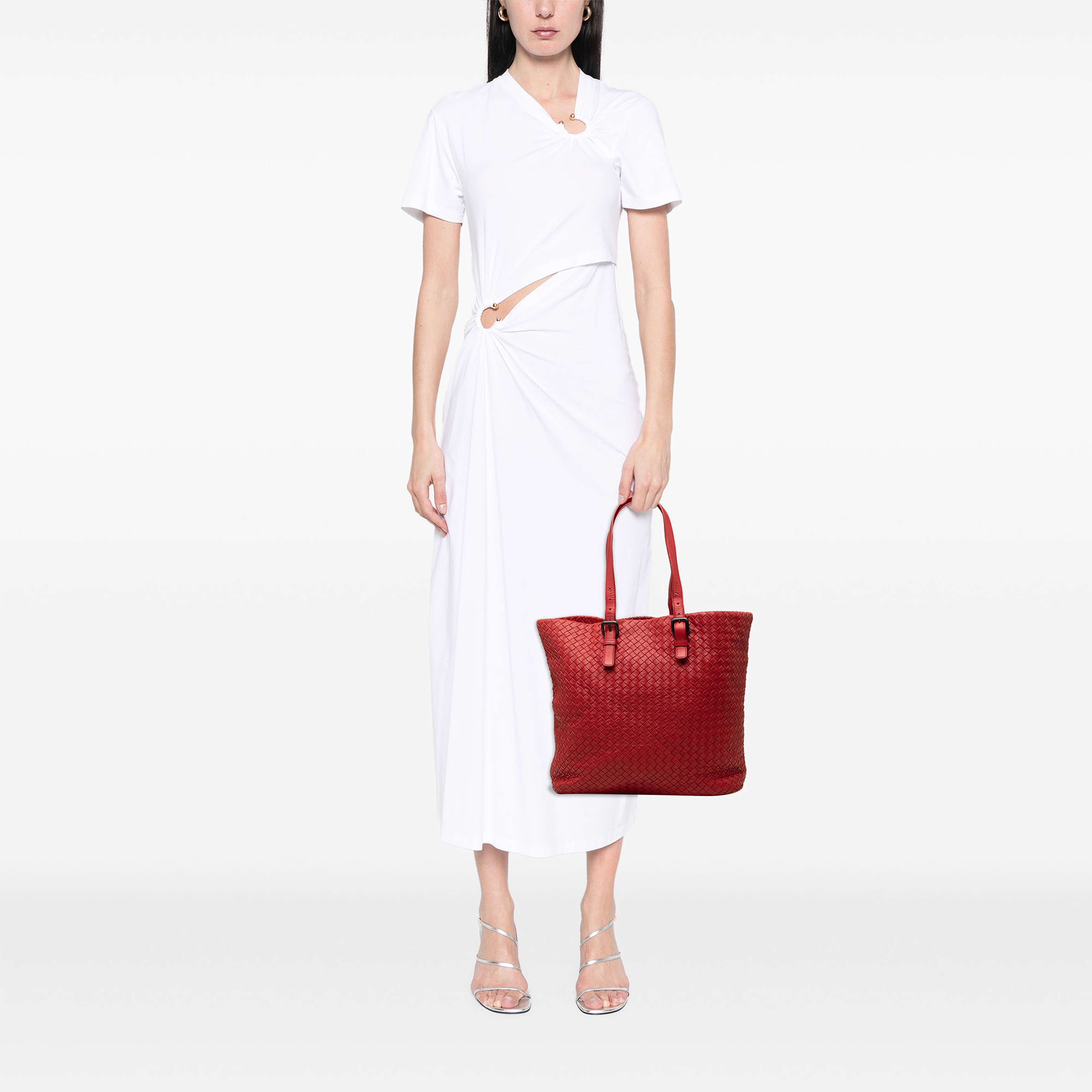 Bottega Veneta Nappa Intrecciato Tote, från Luxclusif, i färgen röd. Klicka för att öppna bilden i stort format