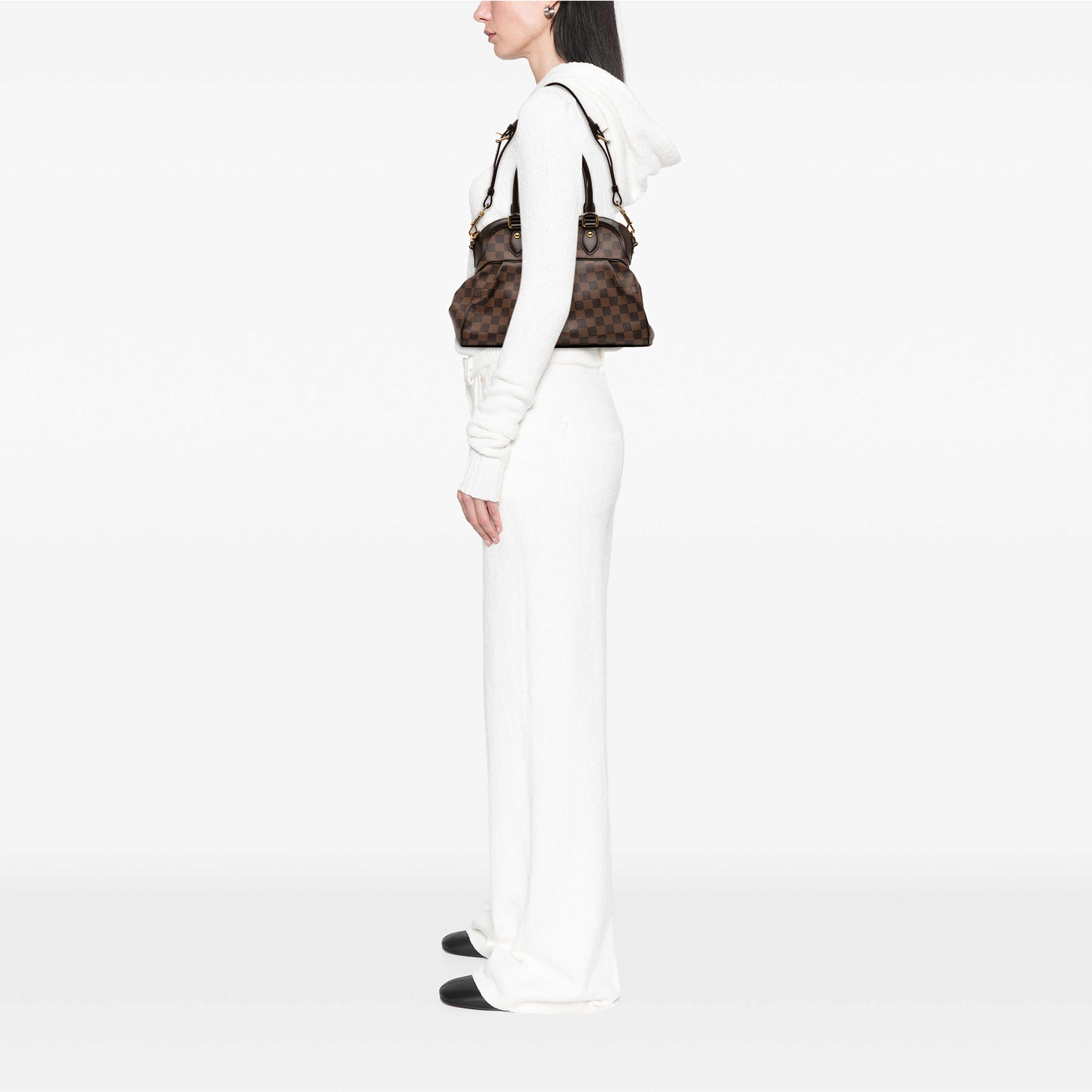 Louis Vuitton Damier Ebene Trevi Pm, från Luxclusif, i färgen brun. Klicka för att öppna bilden i stort format