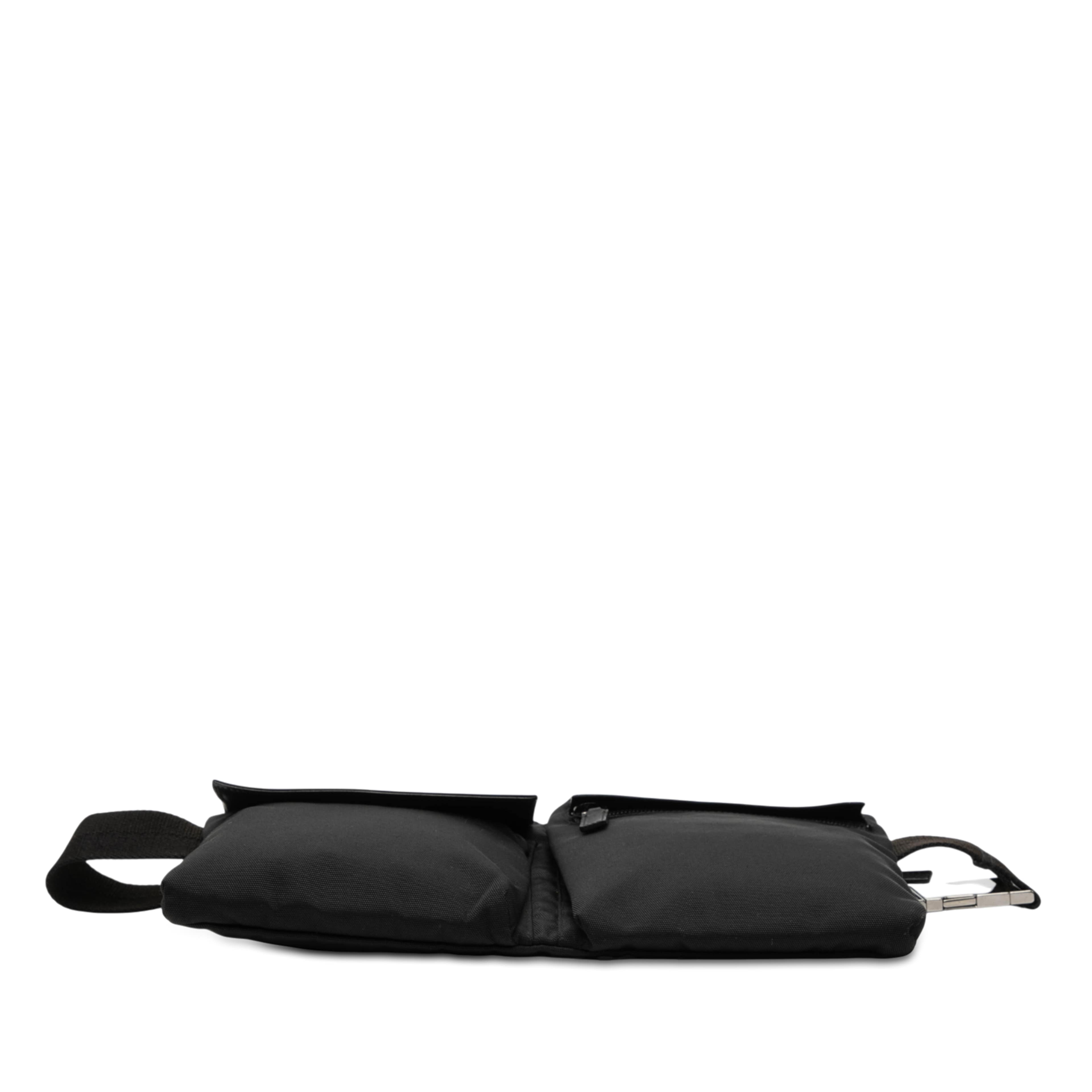 Gucci Nylon Double Pocket Belt Bag, från Luxclusif, i färgen black. Klicka för att öppna bilden i stort format