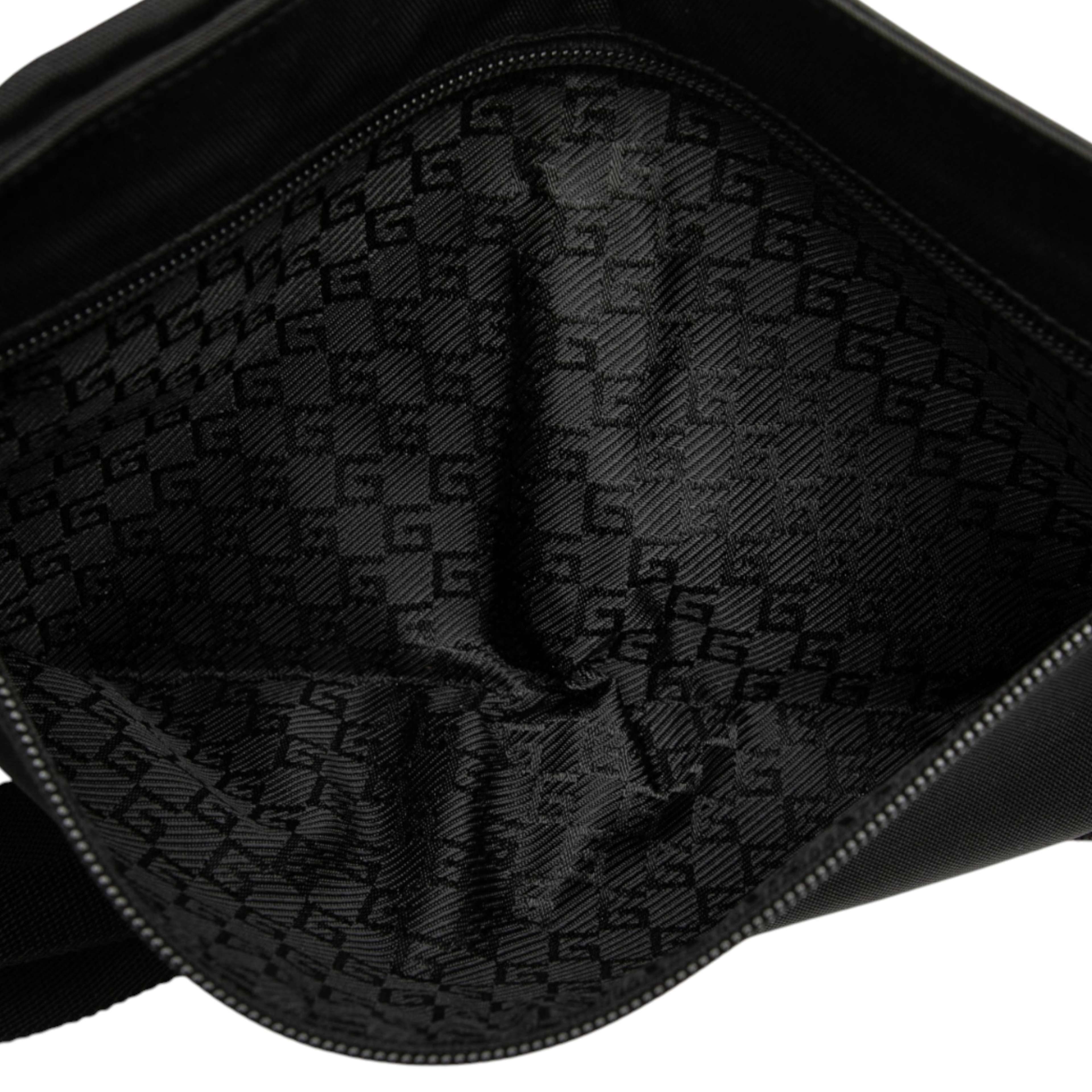 Gucci Nylon Double Pocket Belt Bag, från Luxclusif, i färgen black. Klicka för att öppna bilden i stort format