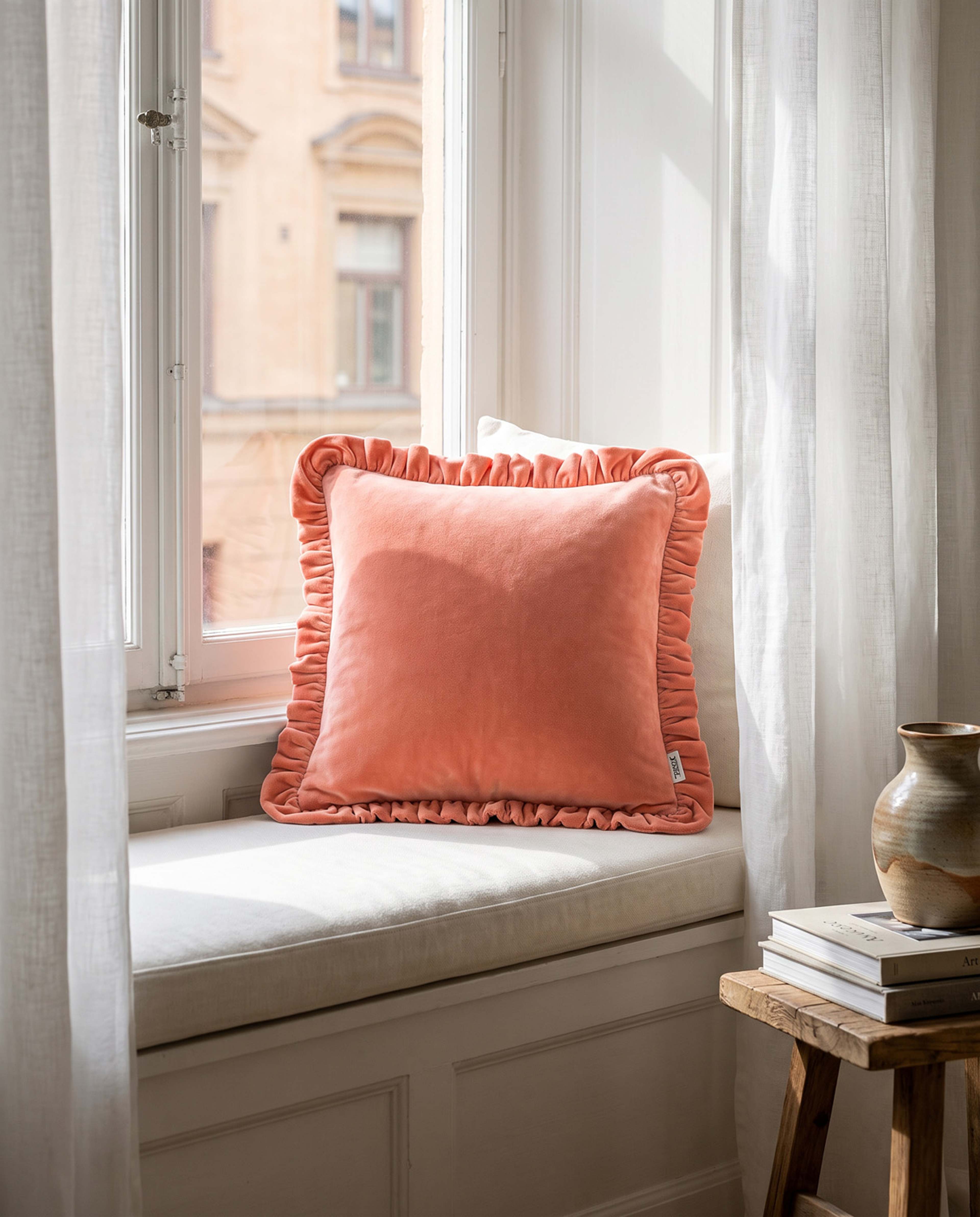 Kuddfodral Frilled, från Classic Collection, i färgen rosa. Klicka för att öppna bilden i stort format