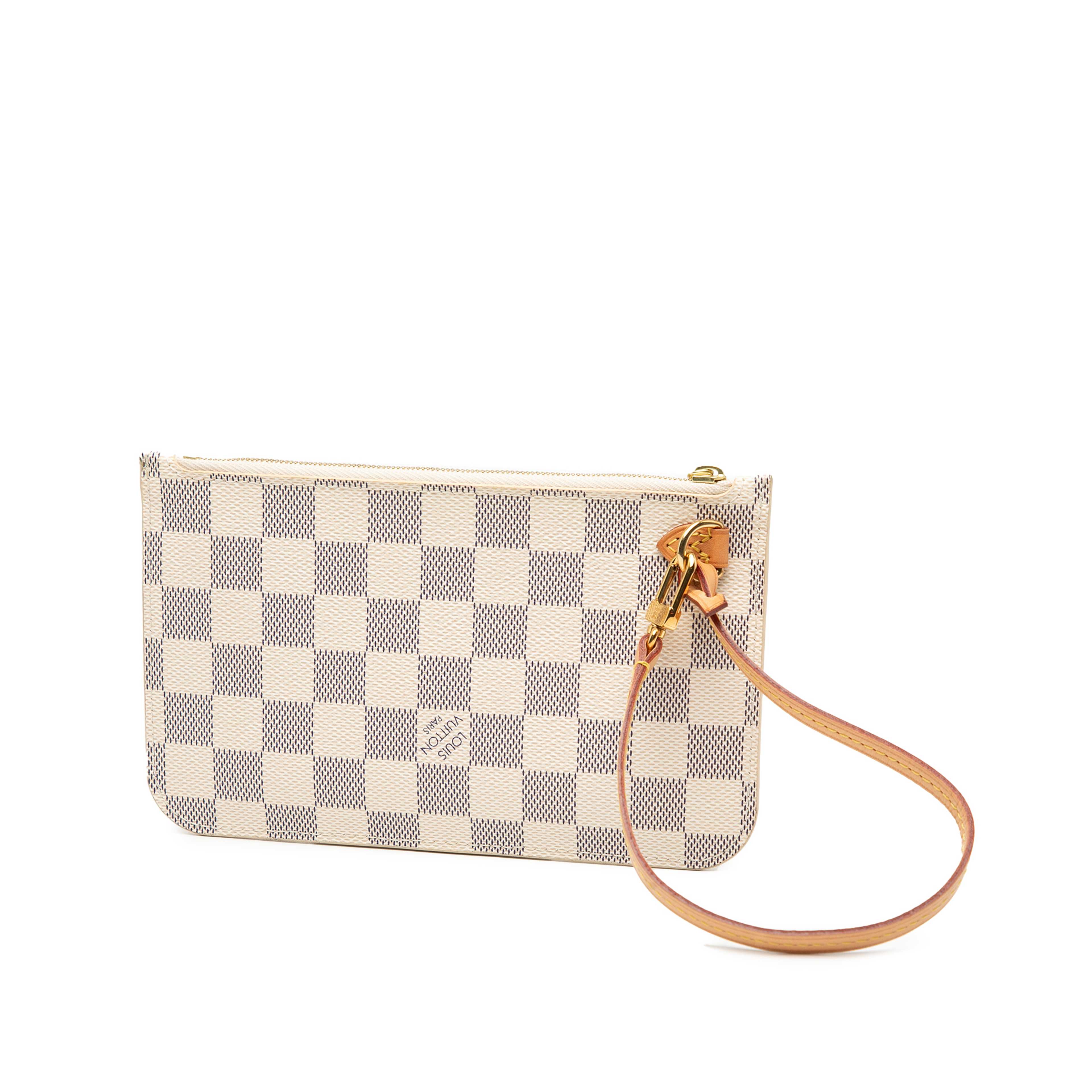 Louis Vuitton Damier Azur Neverfull Pouch Pm, från Luxclusif, i färgen white. Klicka för att öppna bilden i stort format