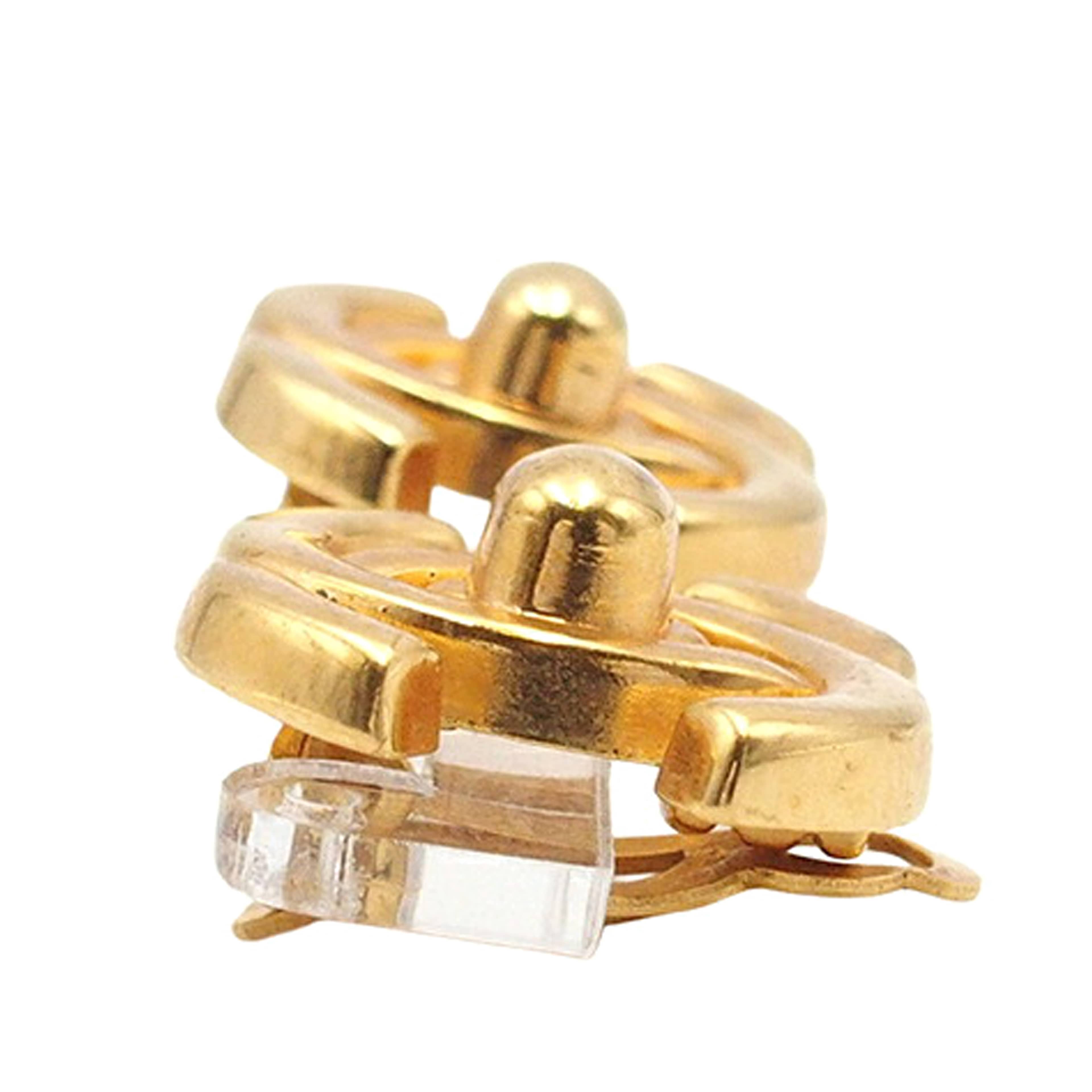 Chanel Gold Plated Cc Turn Lock Clip On Earrings, från Luxclusif, i färgen gold. Klicka för att öppna bilden i stort format