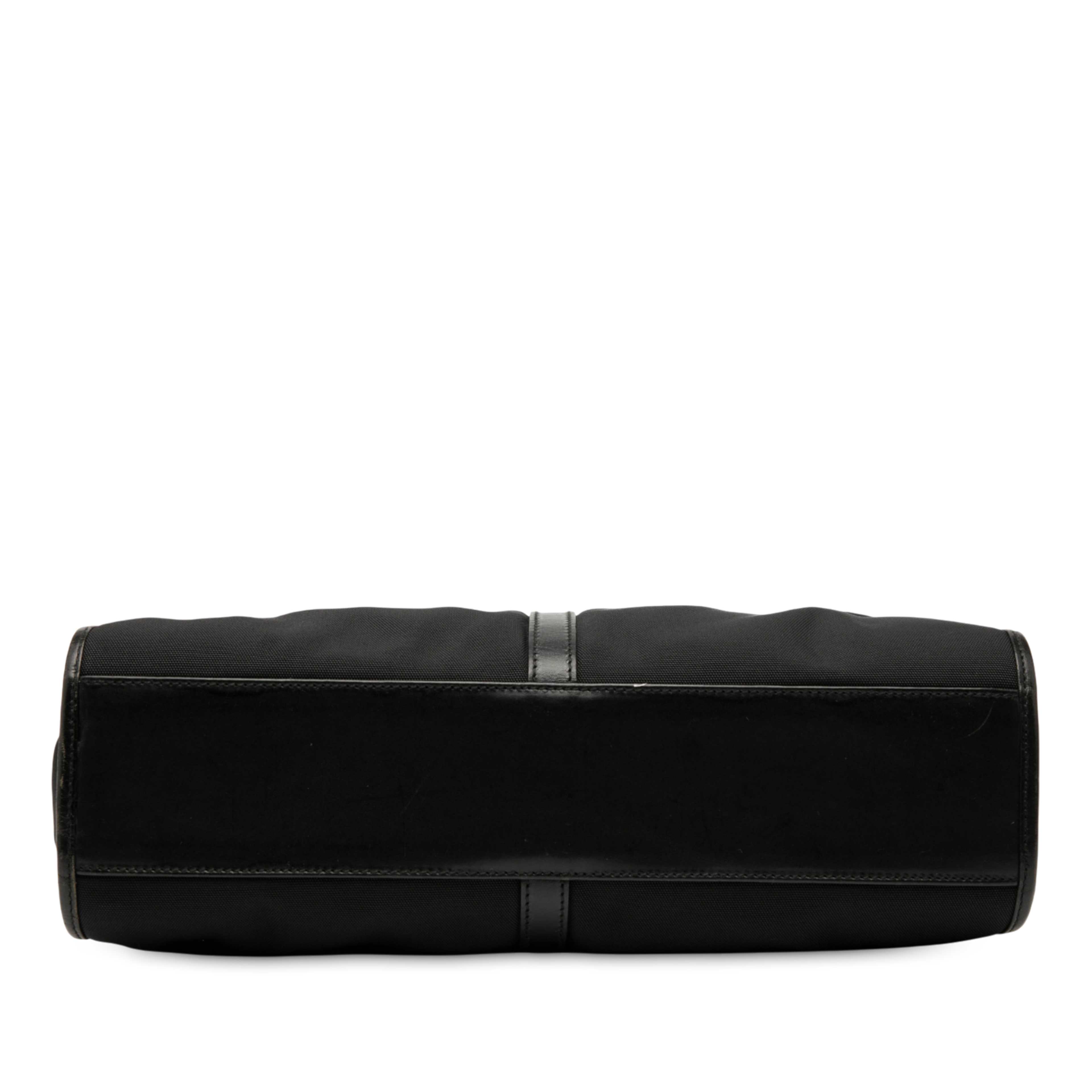 Gucci Nylon Jackie Tote, från Luxclusif, i färgen black. Klicka för att öppna bilden i stort format